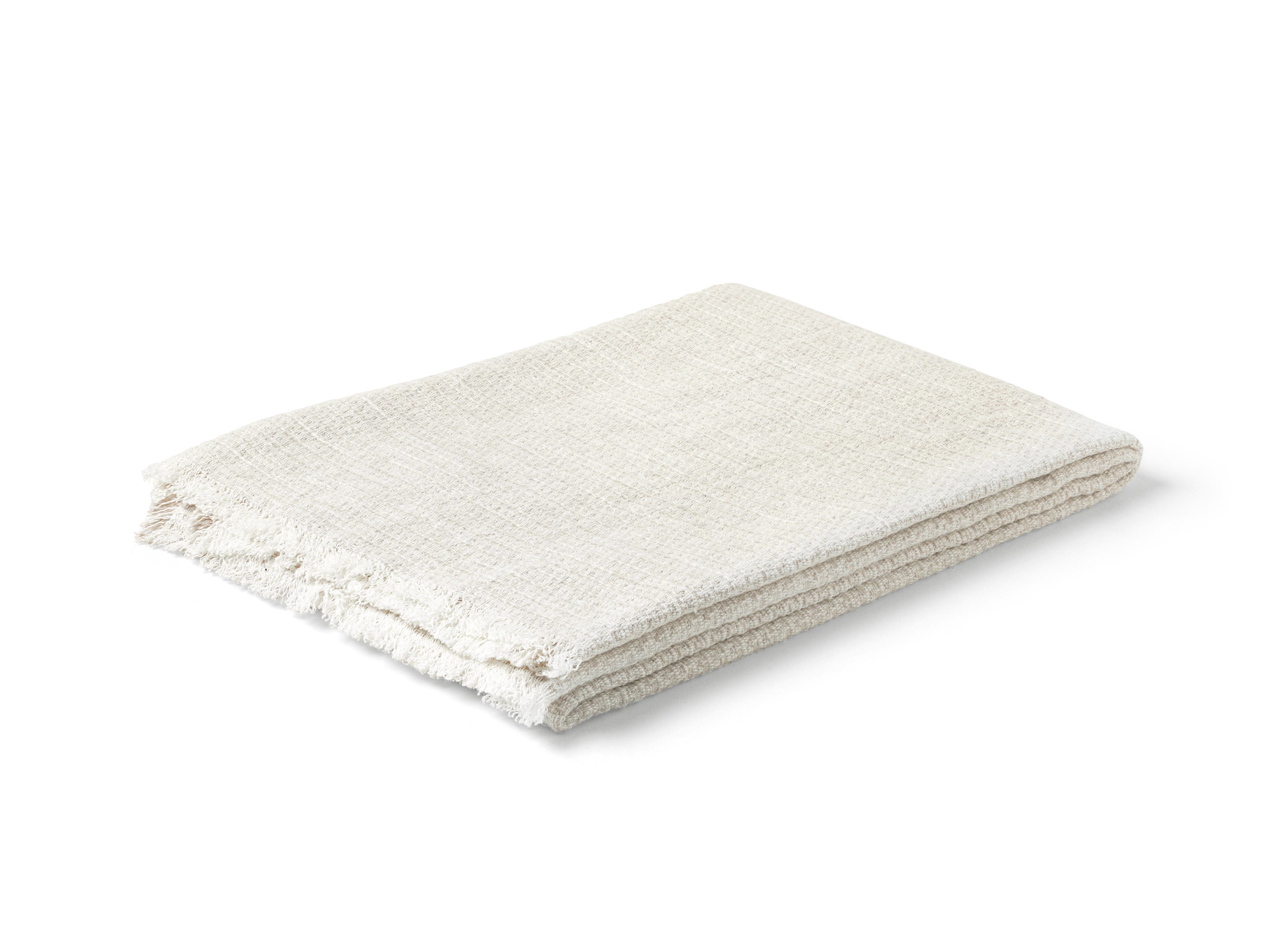 Handtuch 70x140 cm von JUNA in der Farbe Weiss, hergestellt aus Baumwolle