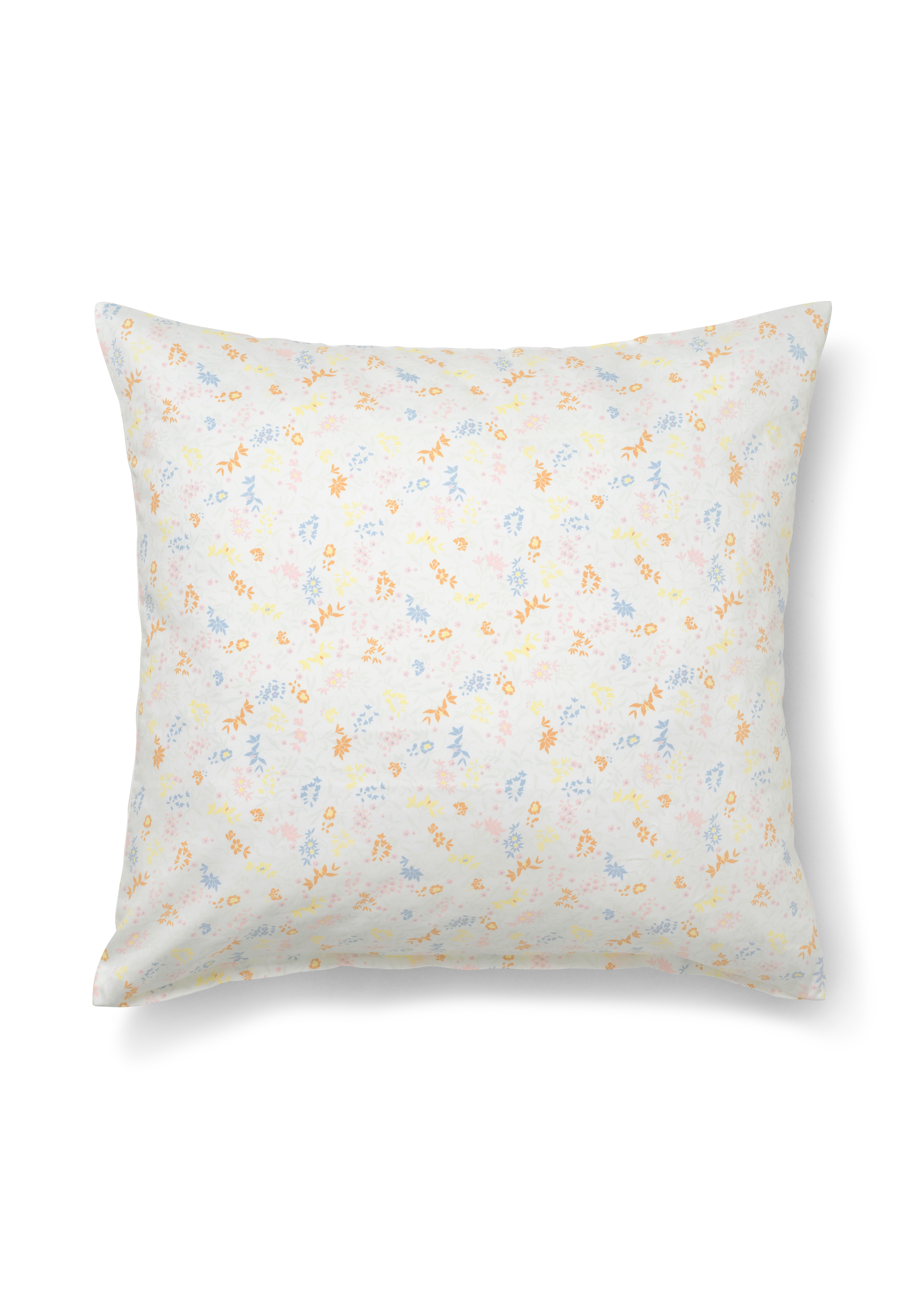 Örngott 70x50 cm från JUNA i färgen Vit, tillverkad av Bomullsatin