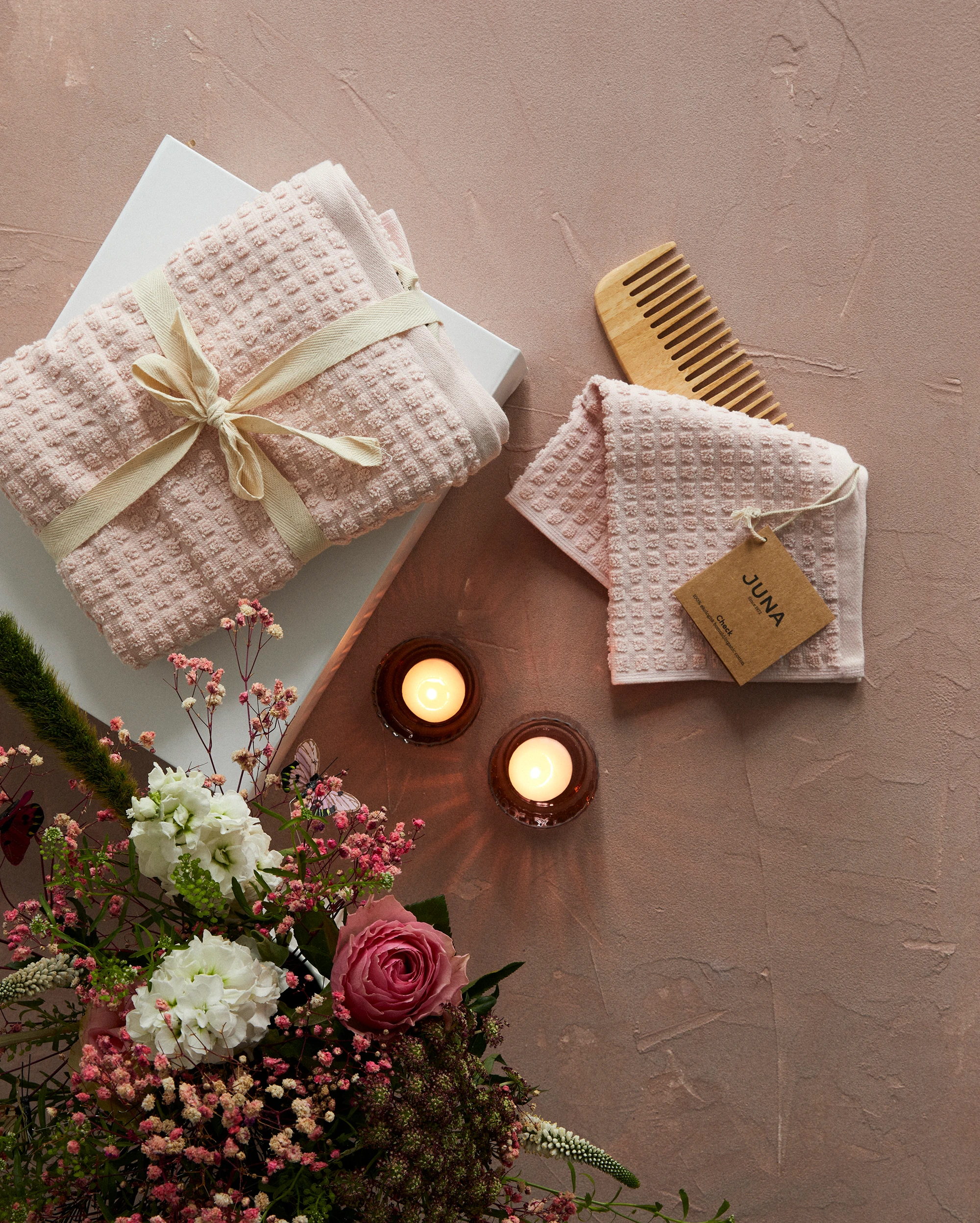 Lyngby Porcelæn / Juna Giftbox fra Lyngby Porcelæn i fargen Rosa, laget av Glass