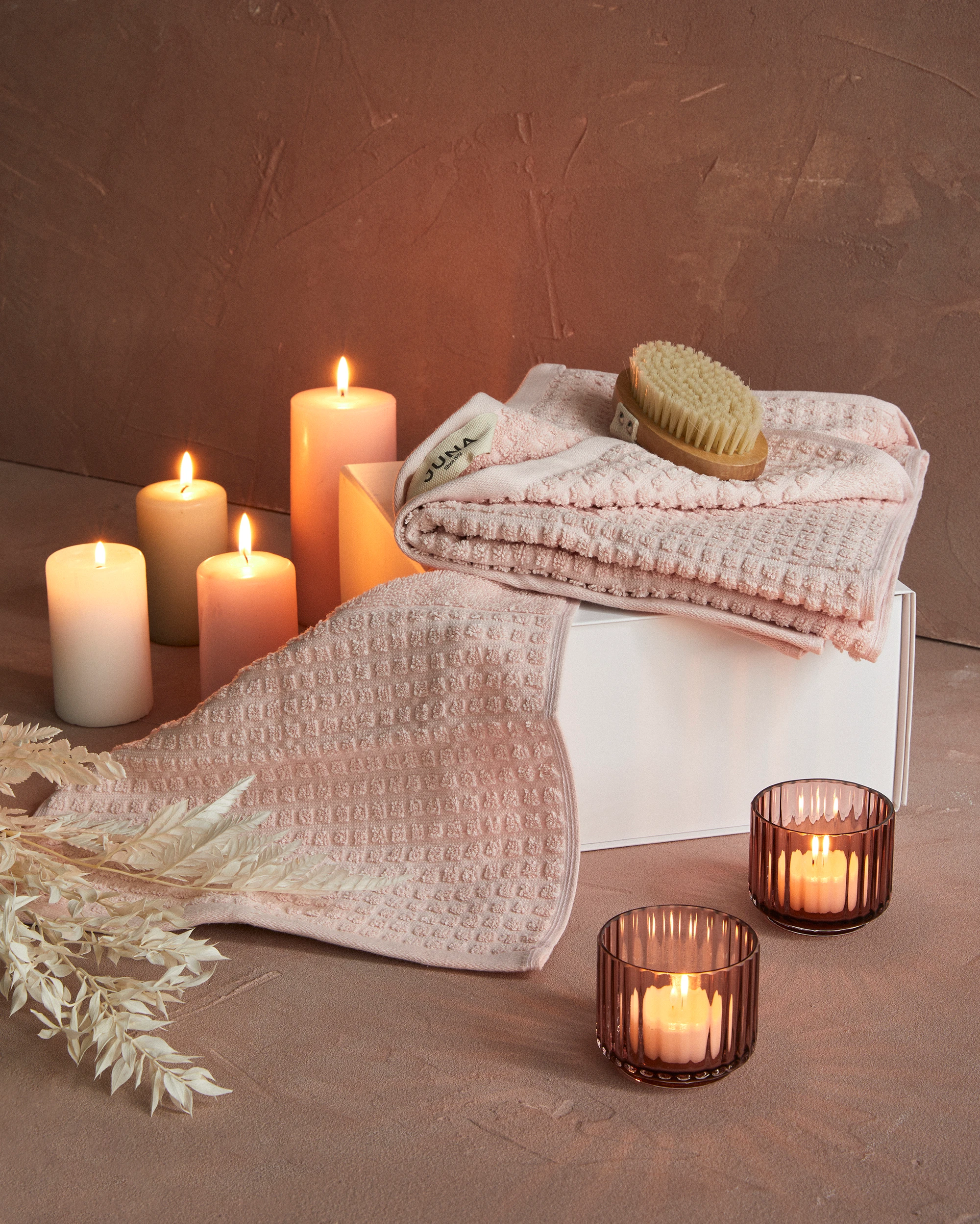 Lyngby Porcelæn / Juna Giftbox from Lyngby Porcelæn in Rose color, made of Glass