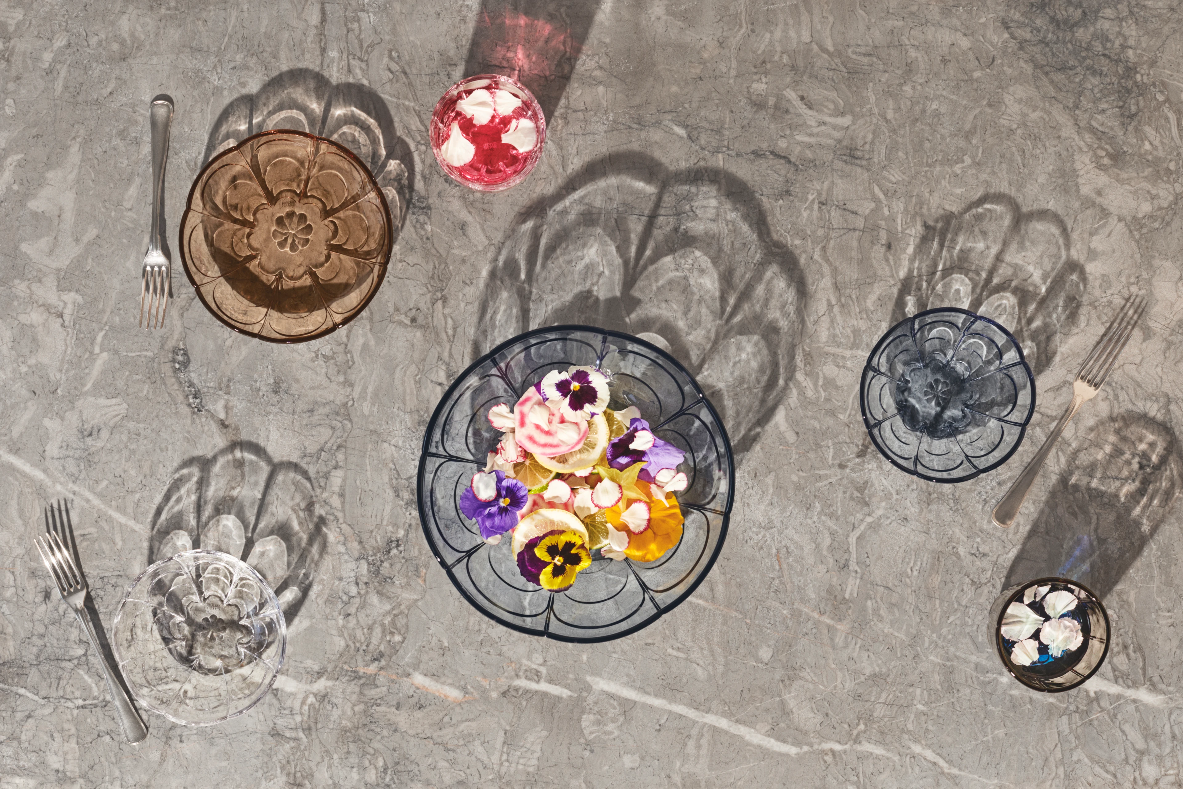 Isasjett Ø16 cm 2 stk. fra Holmegaard i fargen Toffee Rose, laget av Glass