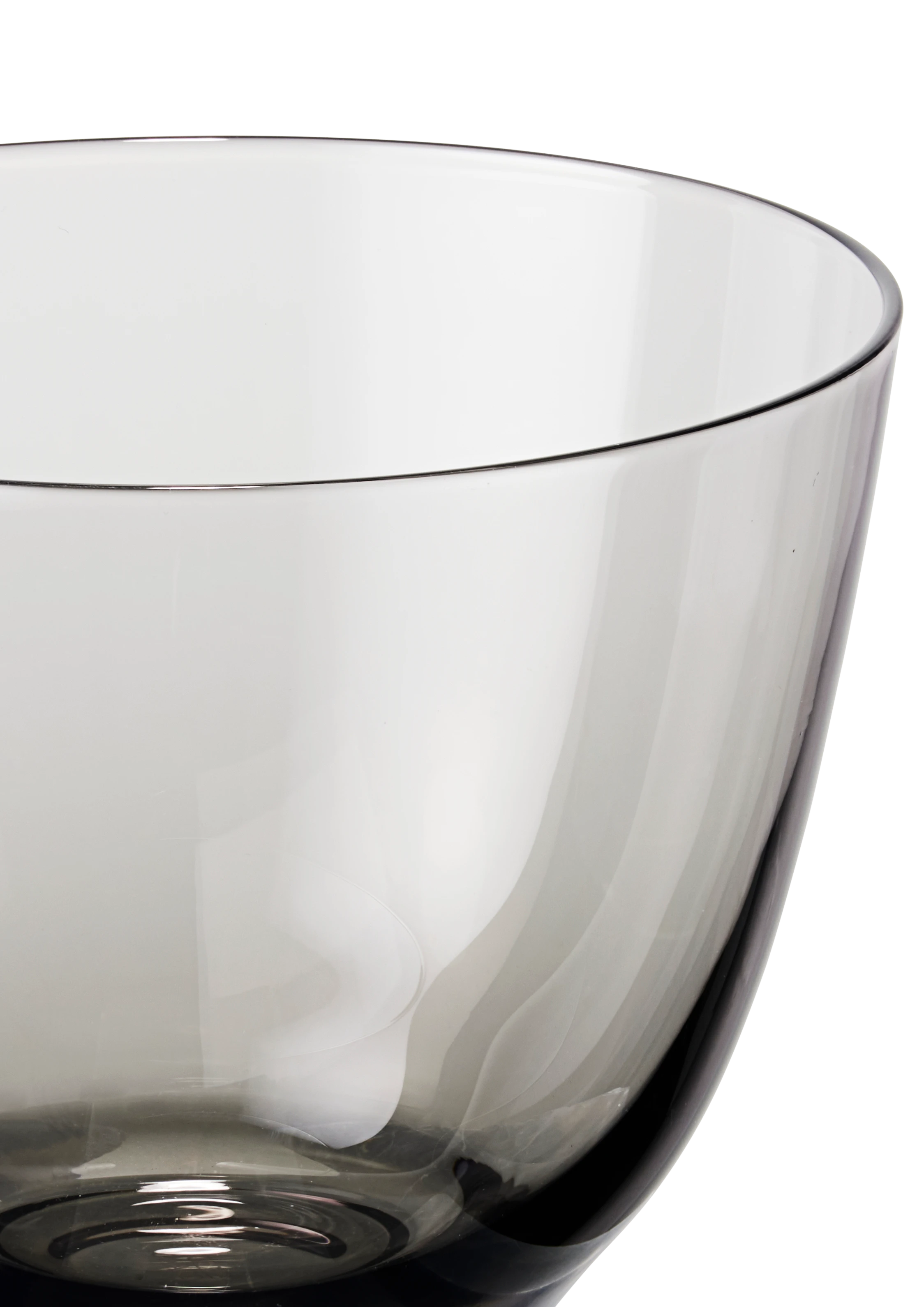 Vannglass 35 cl fra Holmegaard i fargen Smoke, laget av Glass