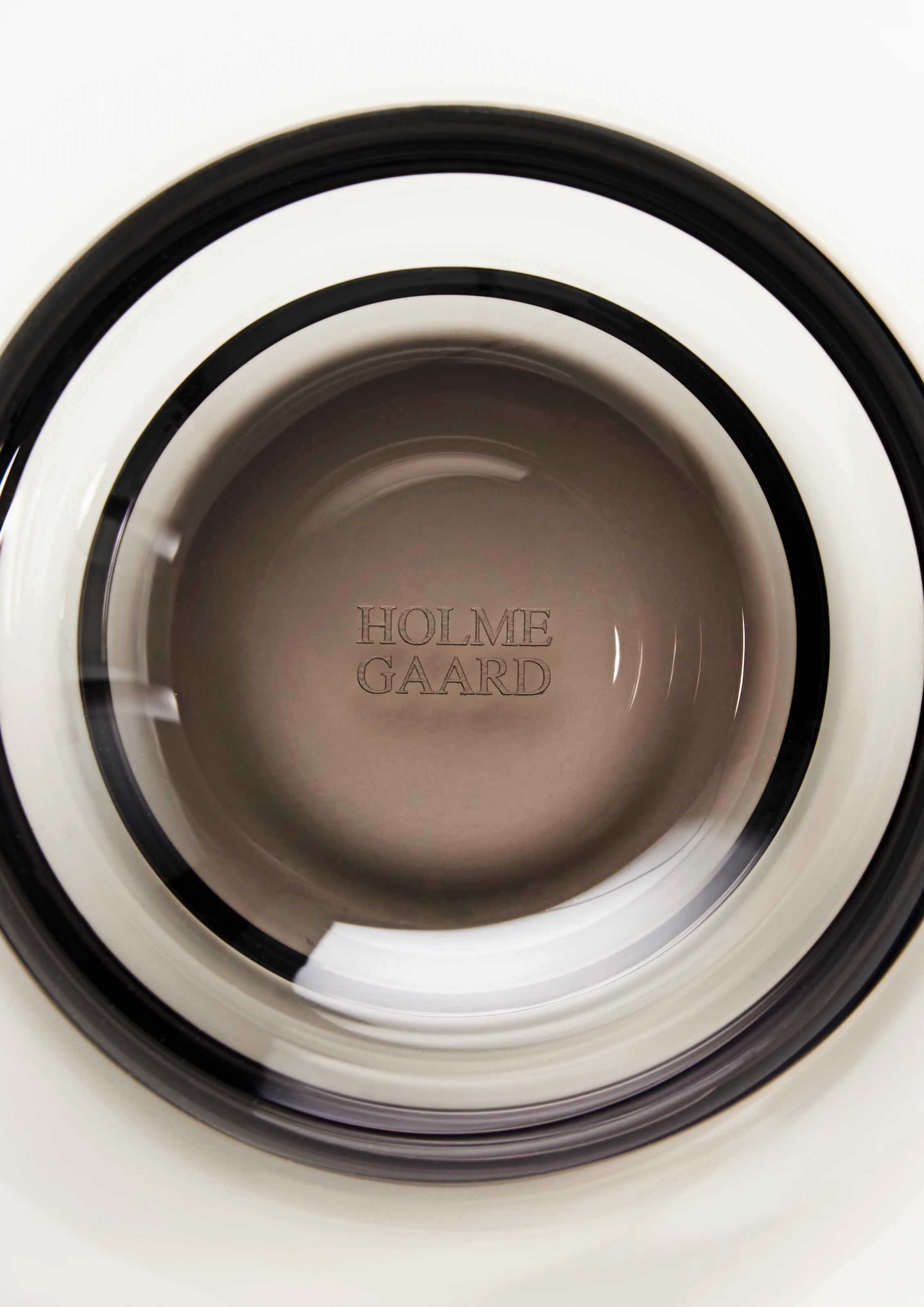 Vandglas 35 cl fra Holmegaard i farven Smoke, lavet af Glas