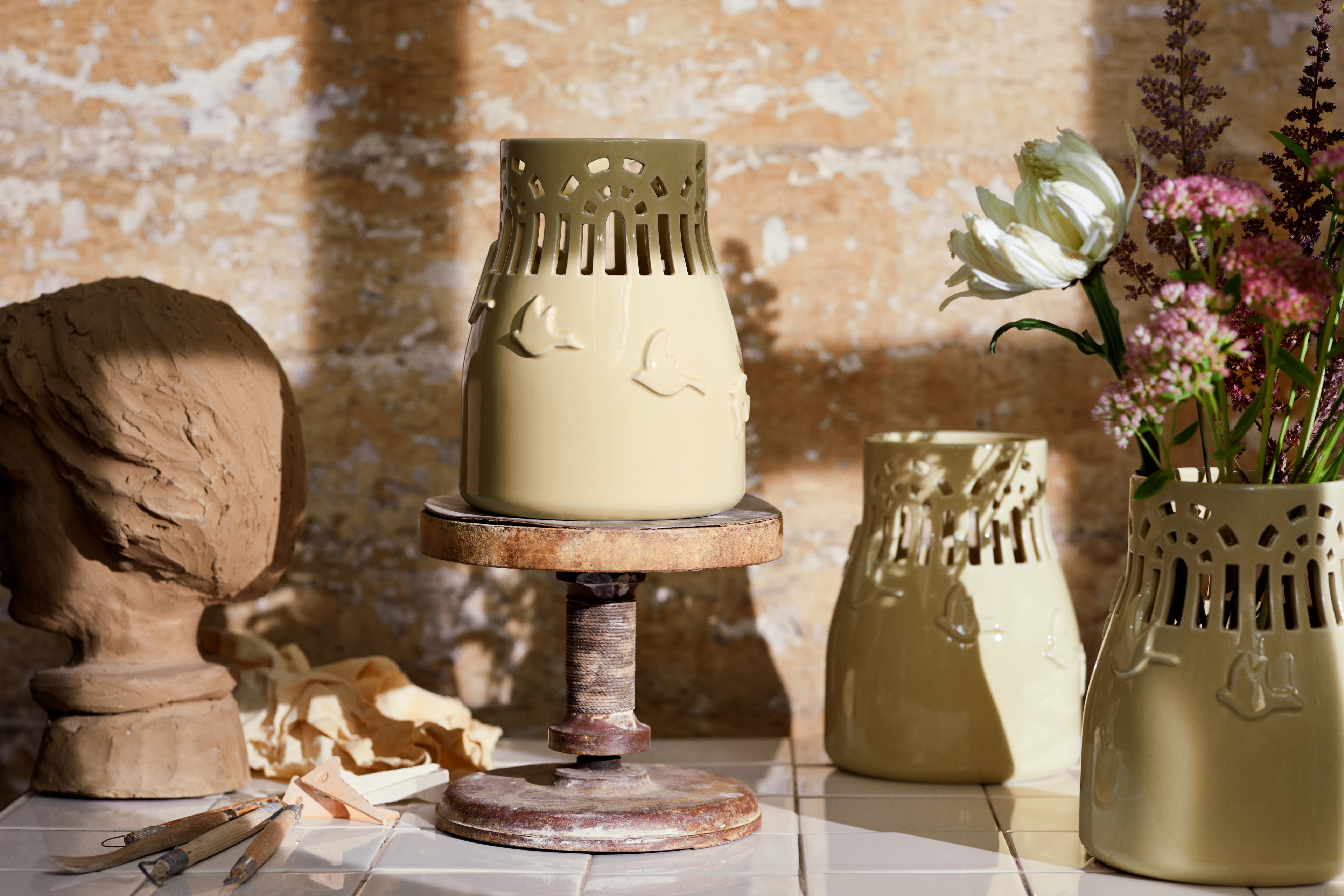 Vase H18 cm from Kähler  in Sweet honey color, made of Ceramics