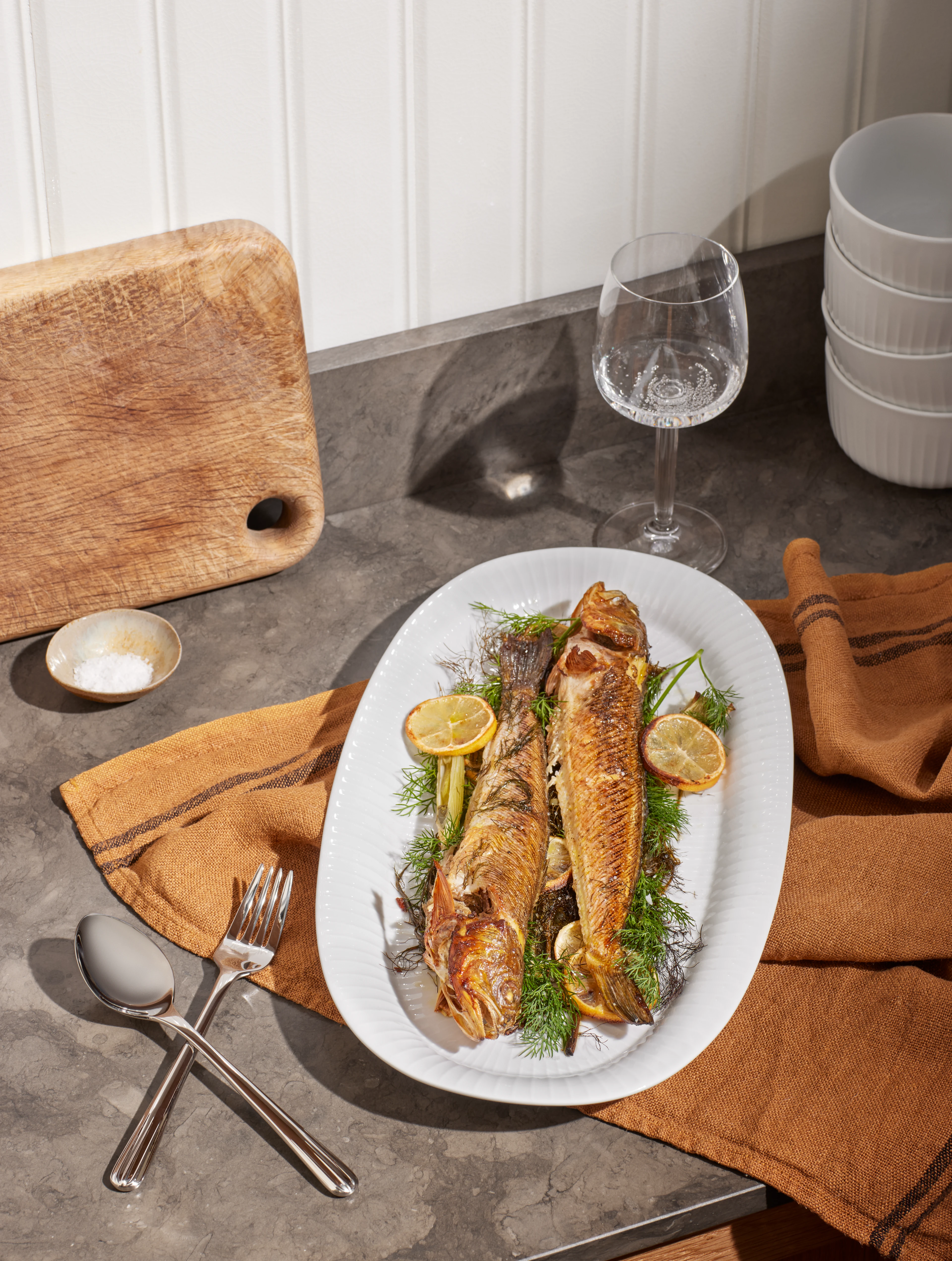 Oval serveringsfat 40x22.5 cm från Kähler i färgen Vit, tillverkad av Keramik