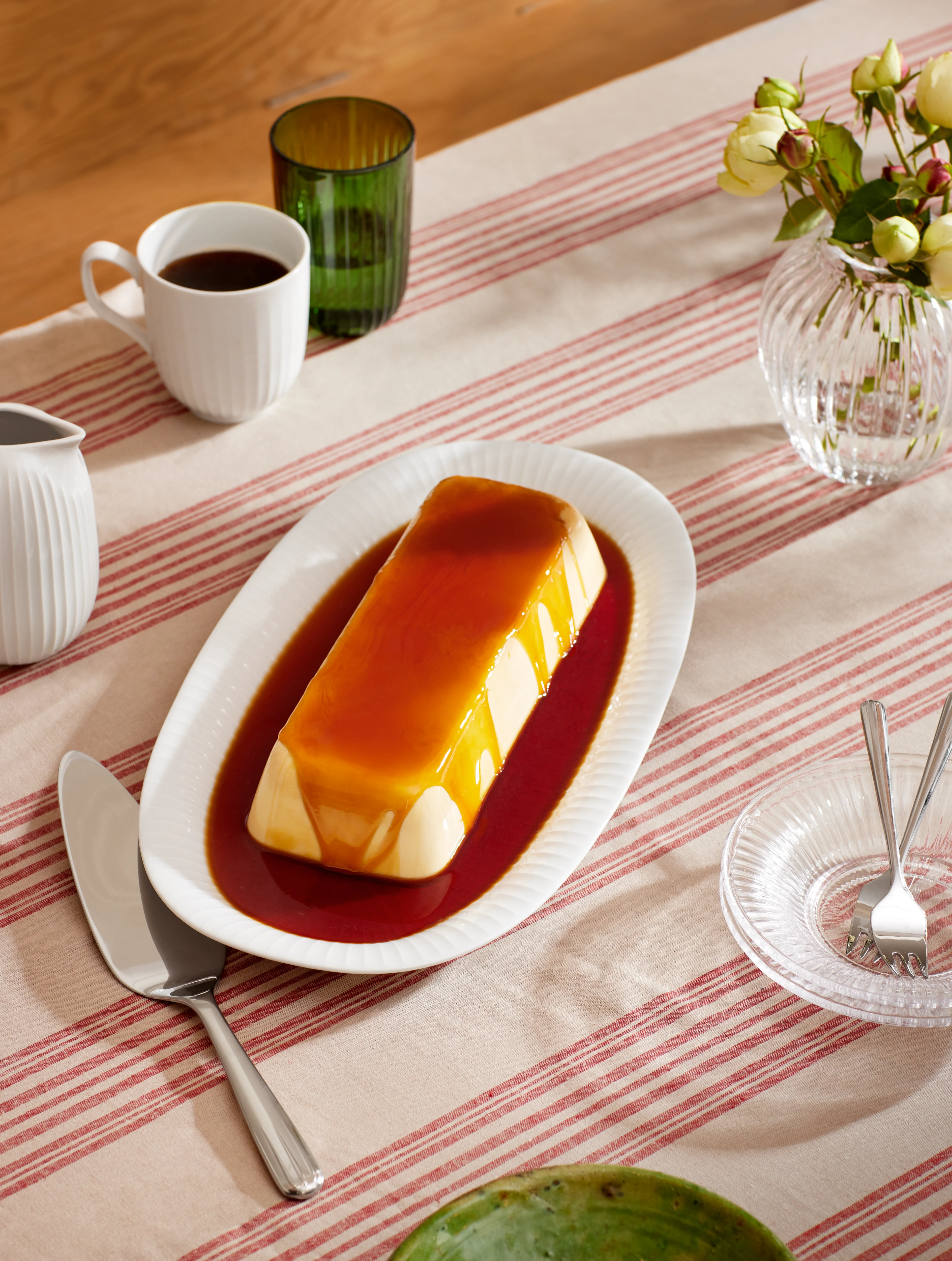 Oval serving dish 40x22.5 cm from Kähler  in White color, made of Ceramics