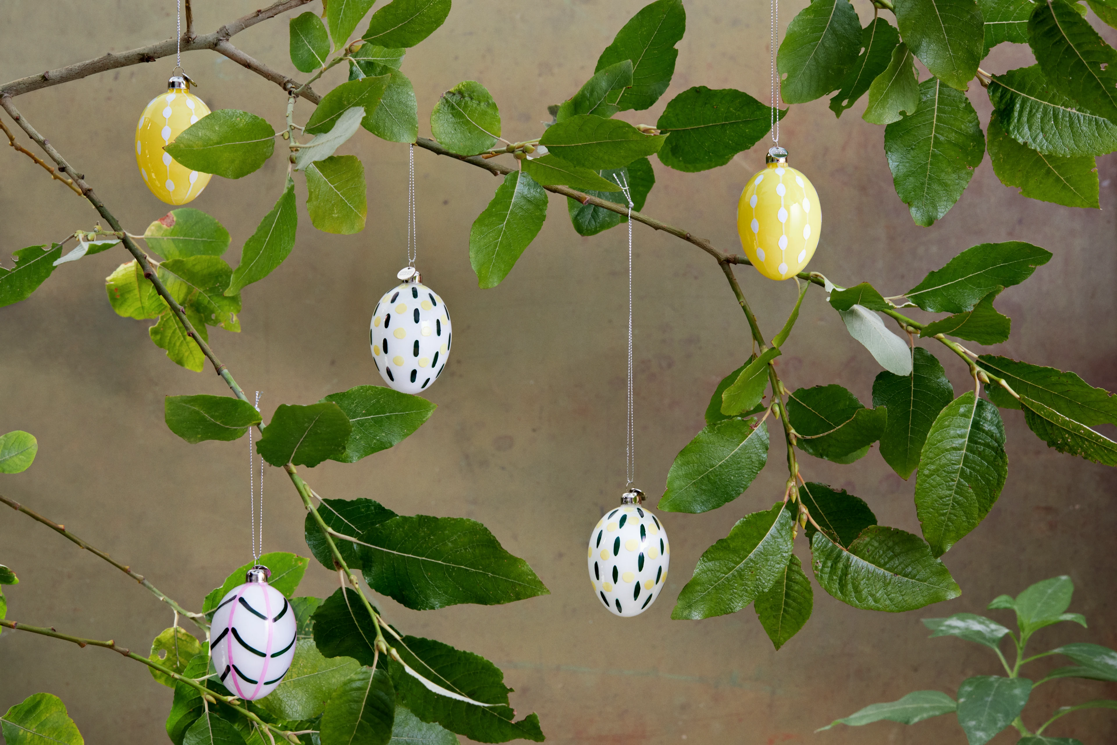 Påskeophæng H7.5 cm fra Holmegaard i farven Blad, lavet af Glas