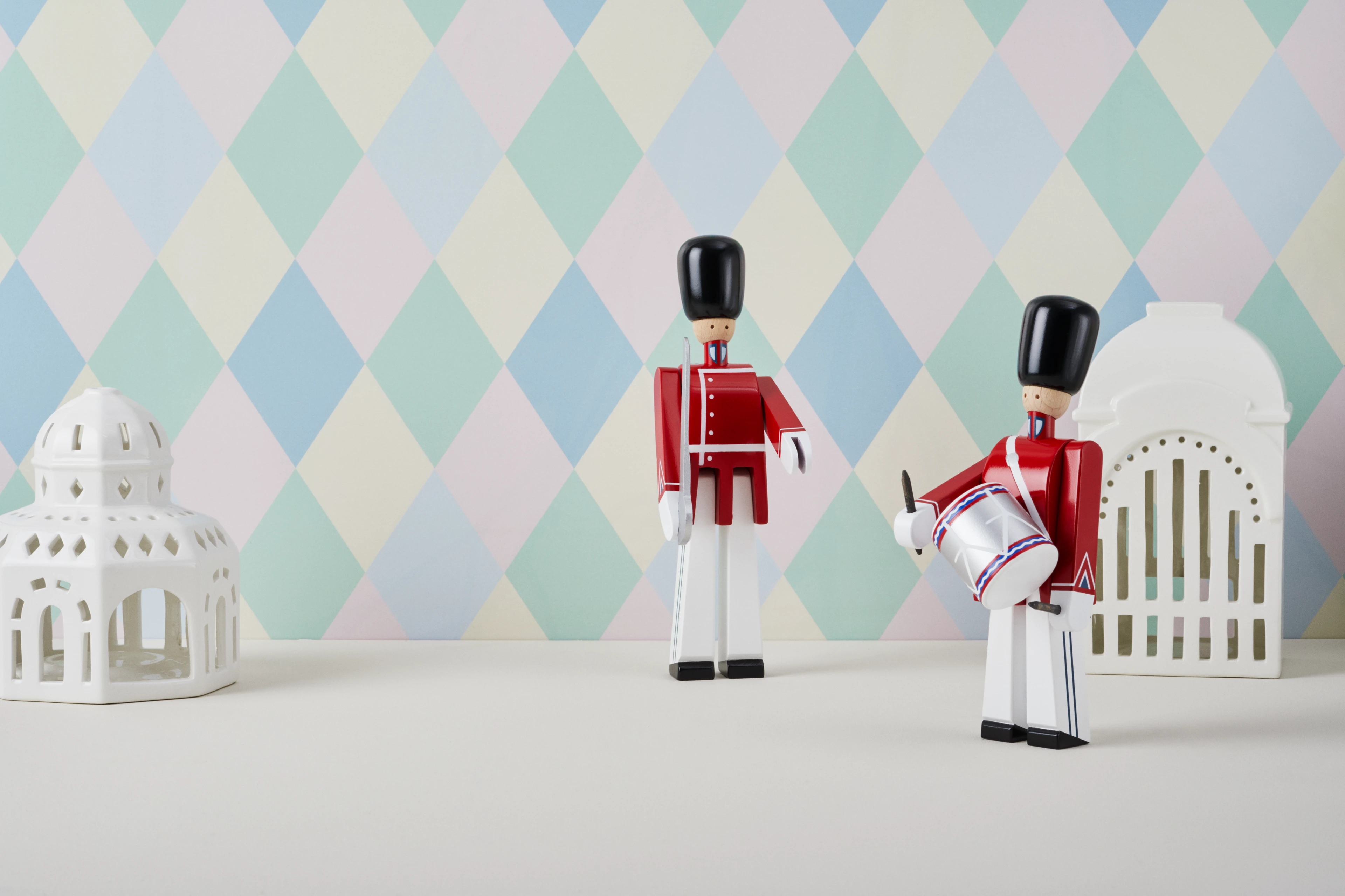 Tivoli Drummer small from Kay Bojesen in Red/White color, made of Wood