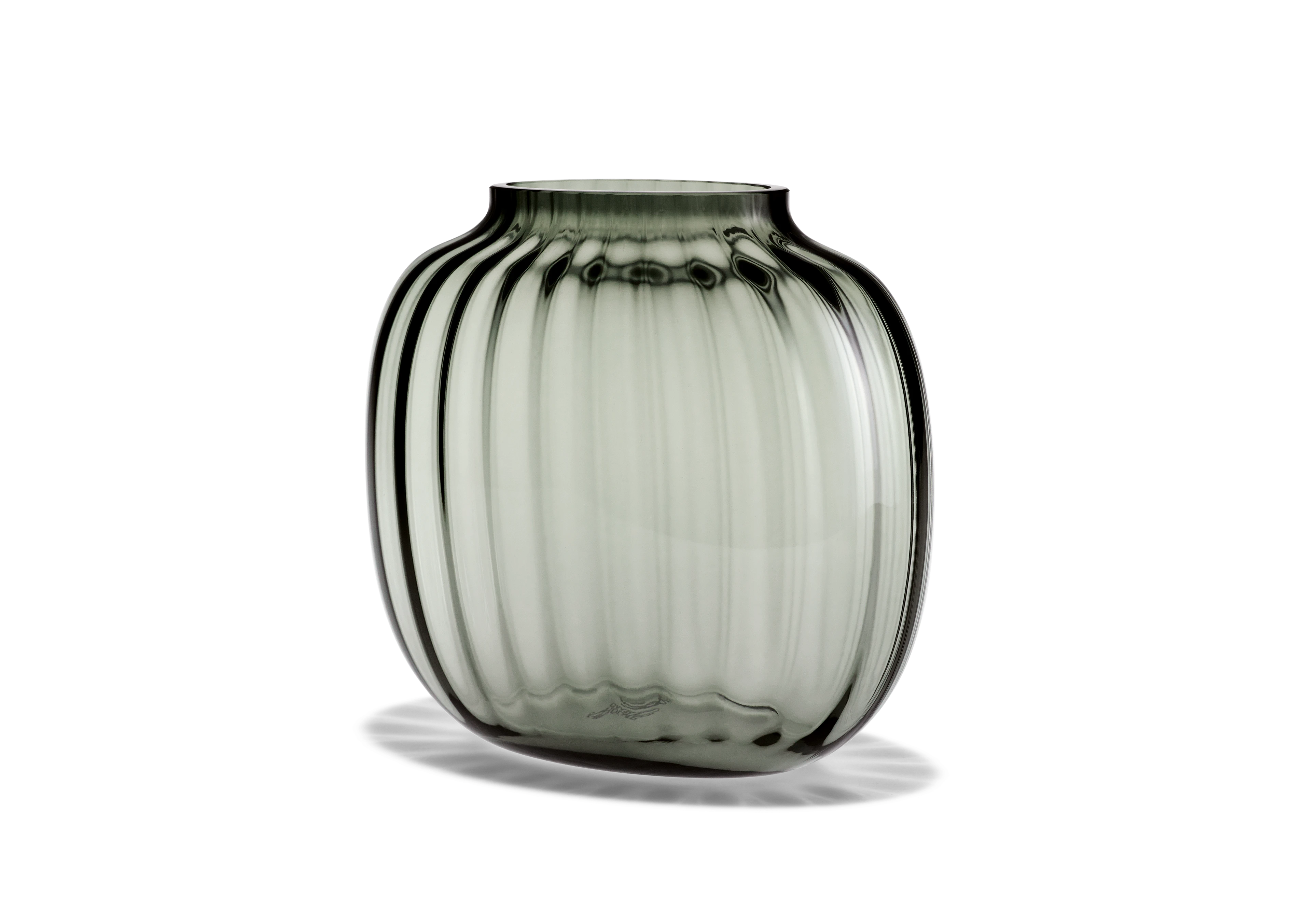 Oval Vas H17.5 cm från Holmegaard i färgen Smoke, tillverkad av Glas