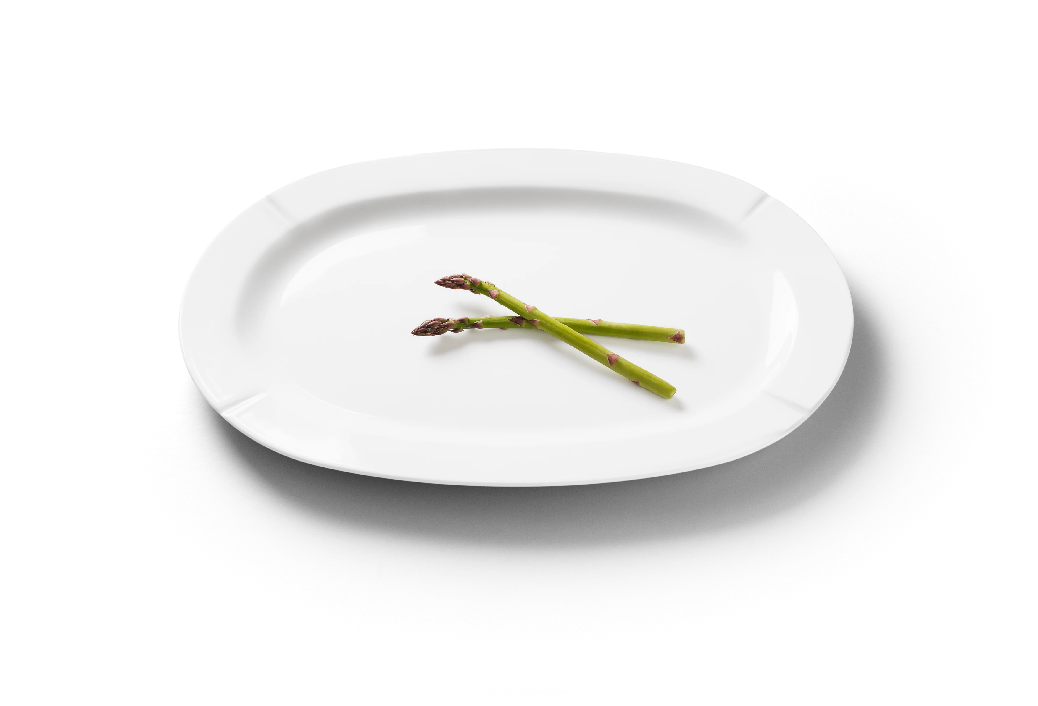 Oval serveringsfat 44x30 cm fra Rosendahl i fargen Hvit, laget av Keramikk