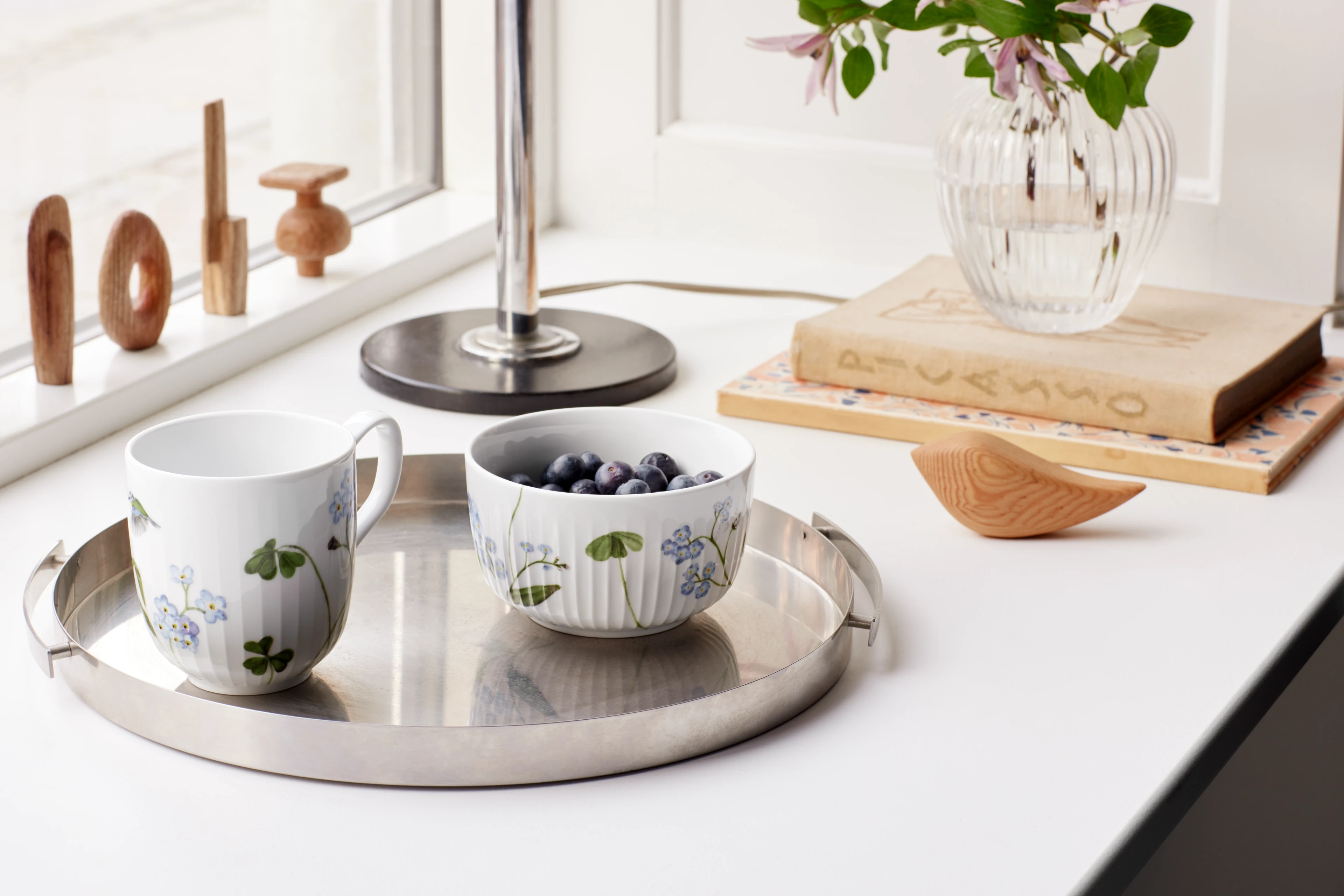 Mugg 33 cl från Kähler i färgen Forget Me Not, tillverkad av Keramik