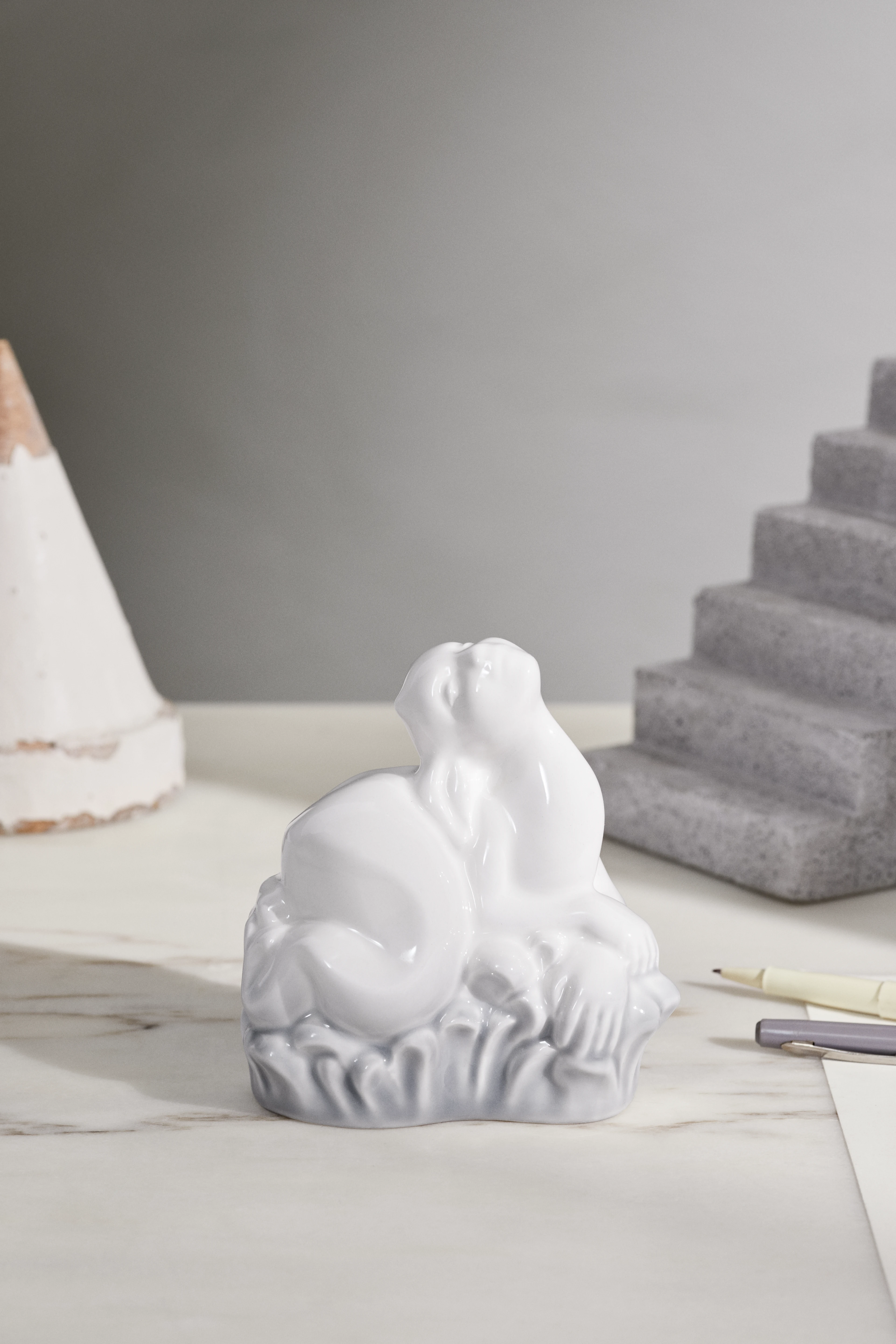 The Quietness from Kähler  in Grey color, made of Ceramics