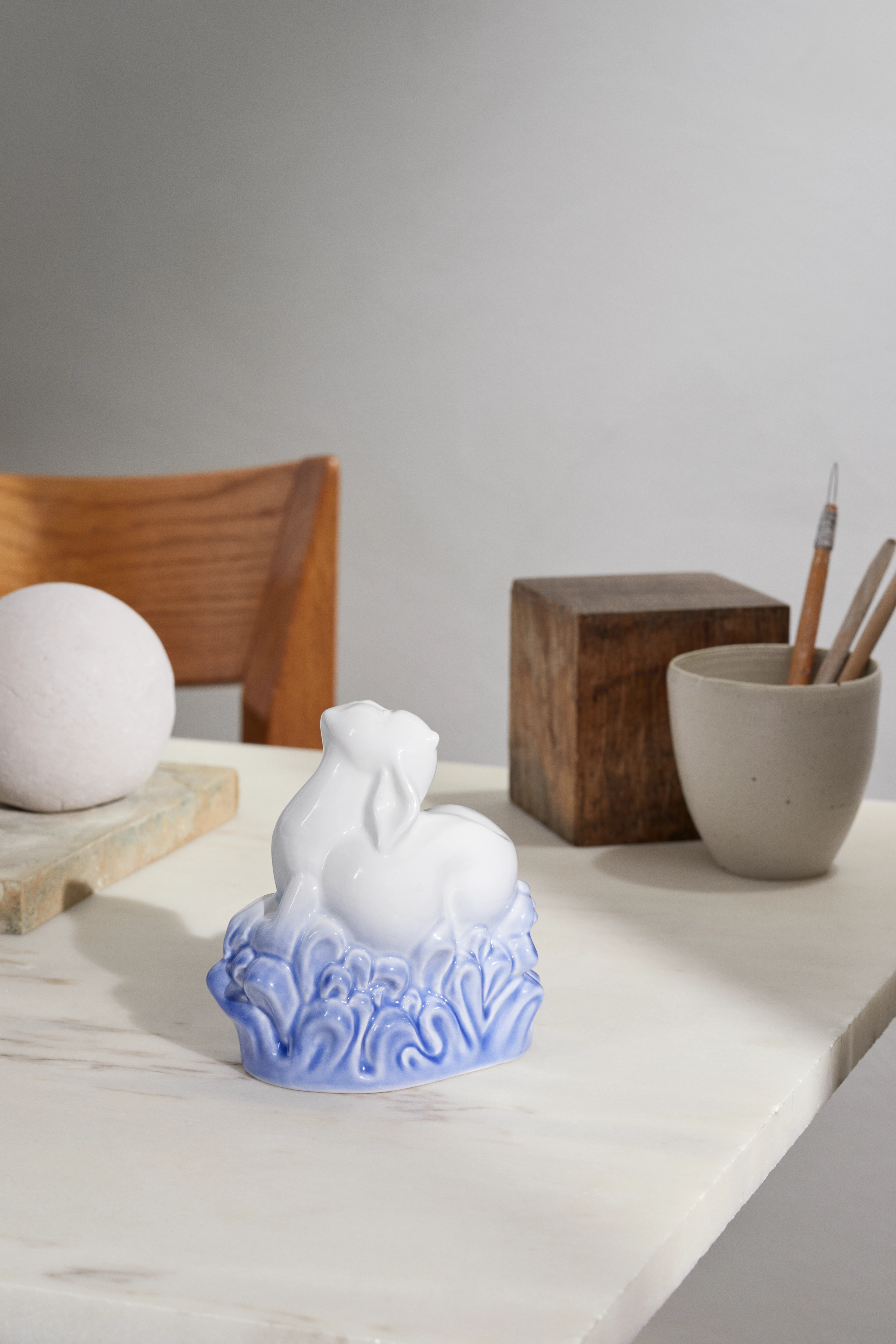 The Quietness fra Kähler i farven Blå, lavet af Keramik