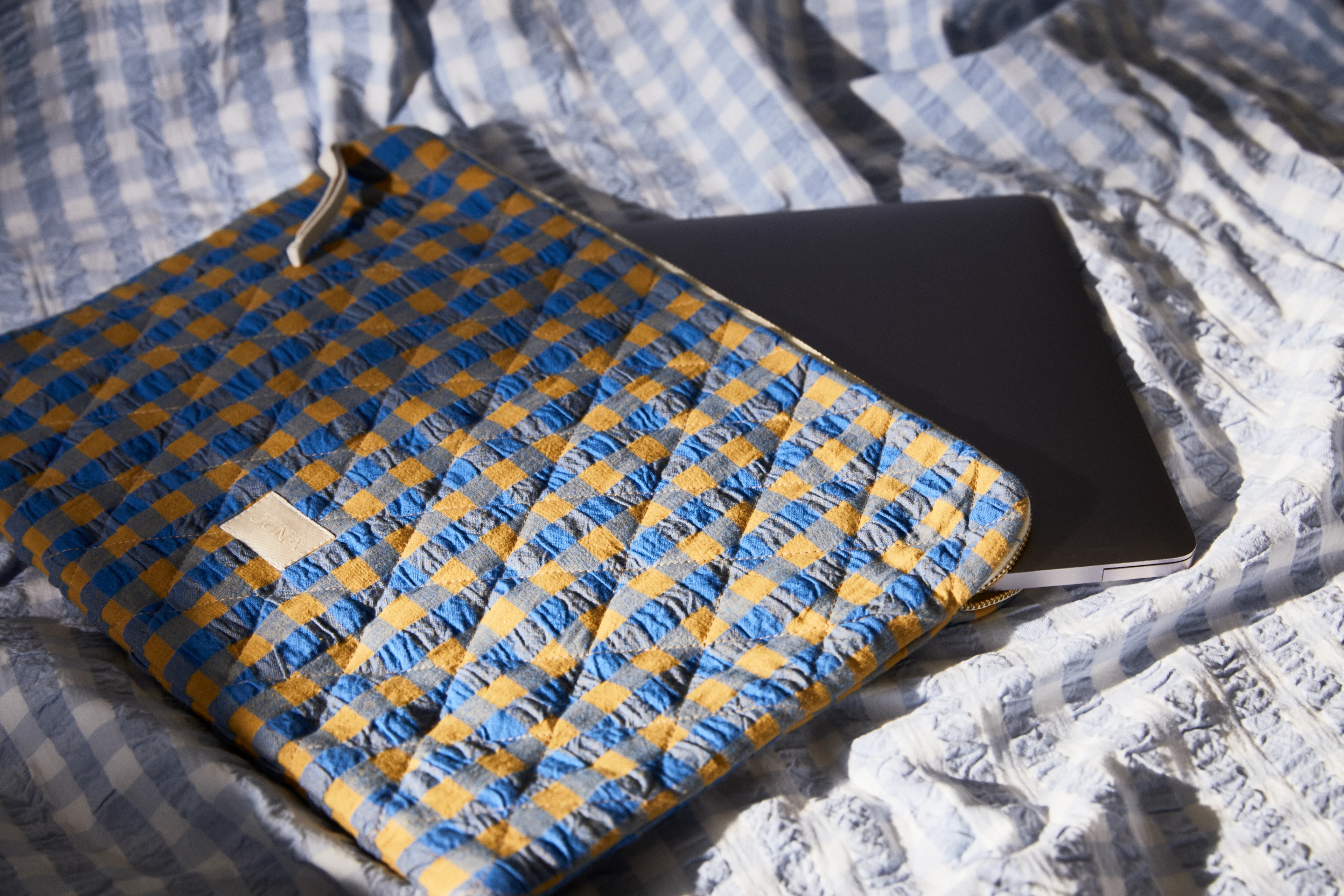 Pondus Computer sleeve 38x28 cm from JUNA in Blue/Ochre color, made of Cotton