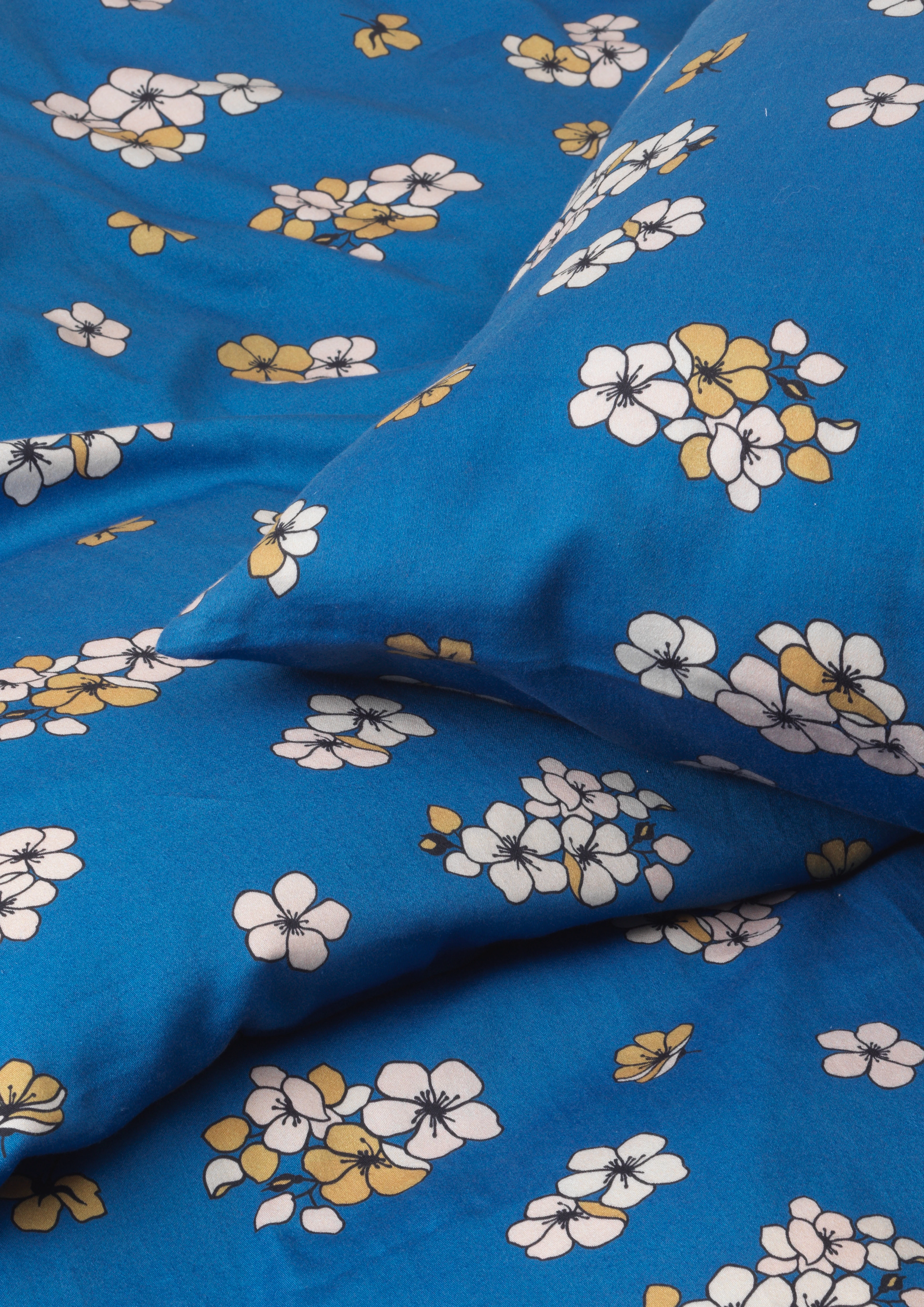 Bed linen 200x220 cm from JUNA in Blue color, made of Cotton sateen