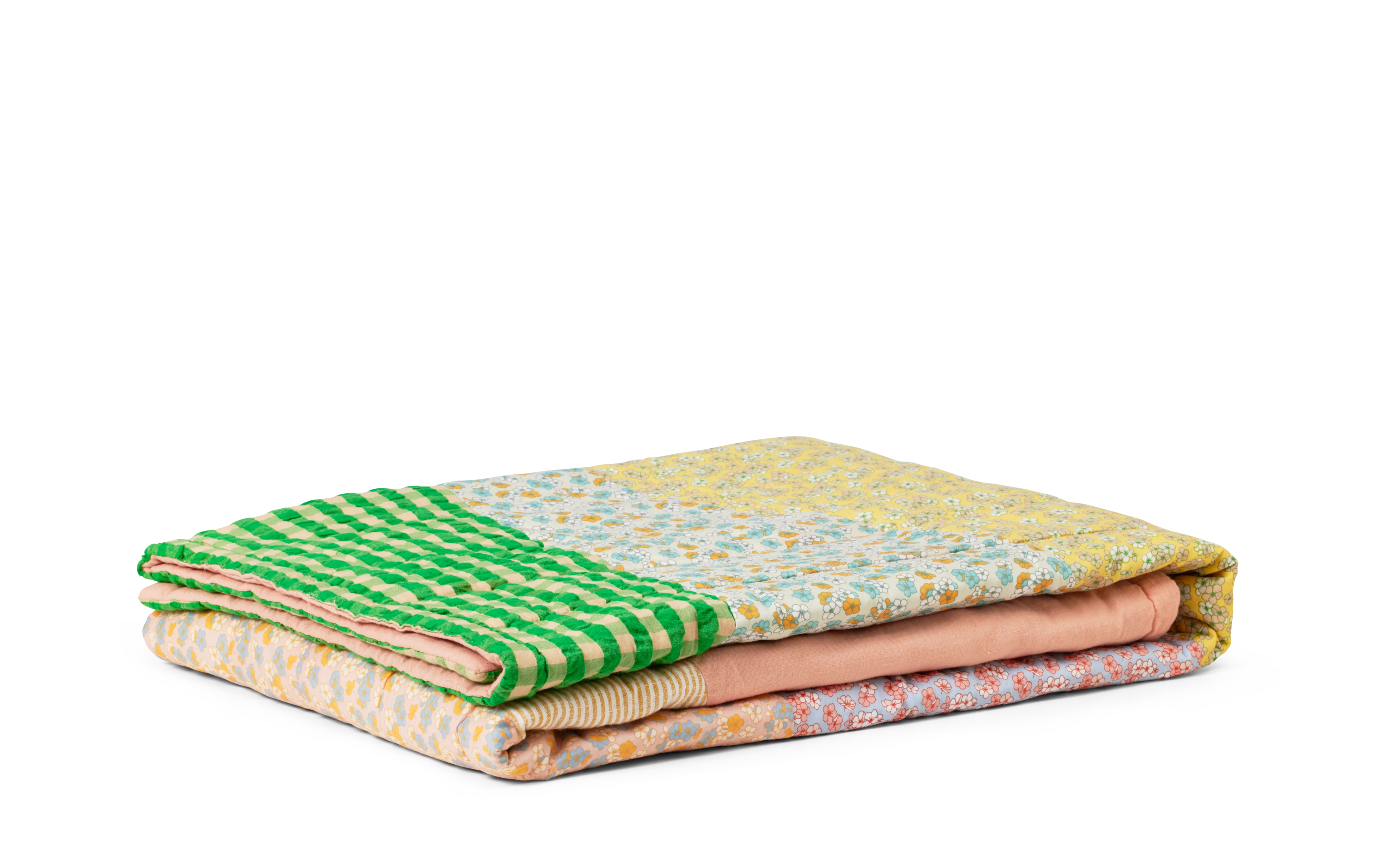 Vista Quilt 130x180 cm från JUNA i färgen Multi, tillverkad av Bomullsblandning