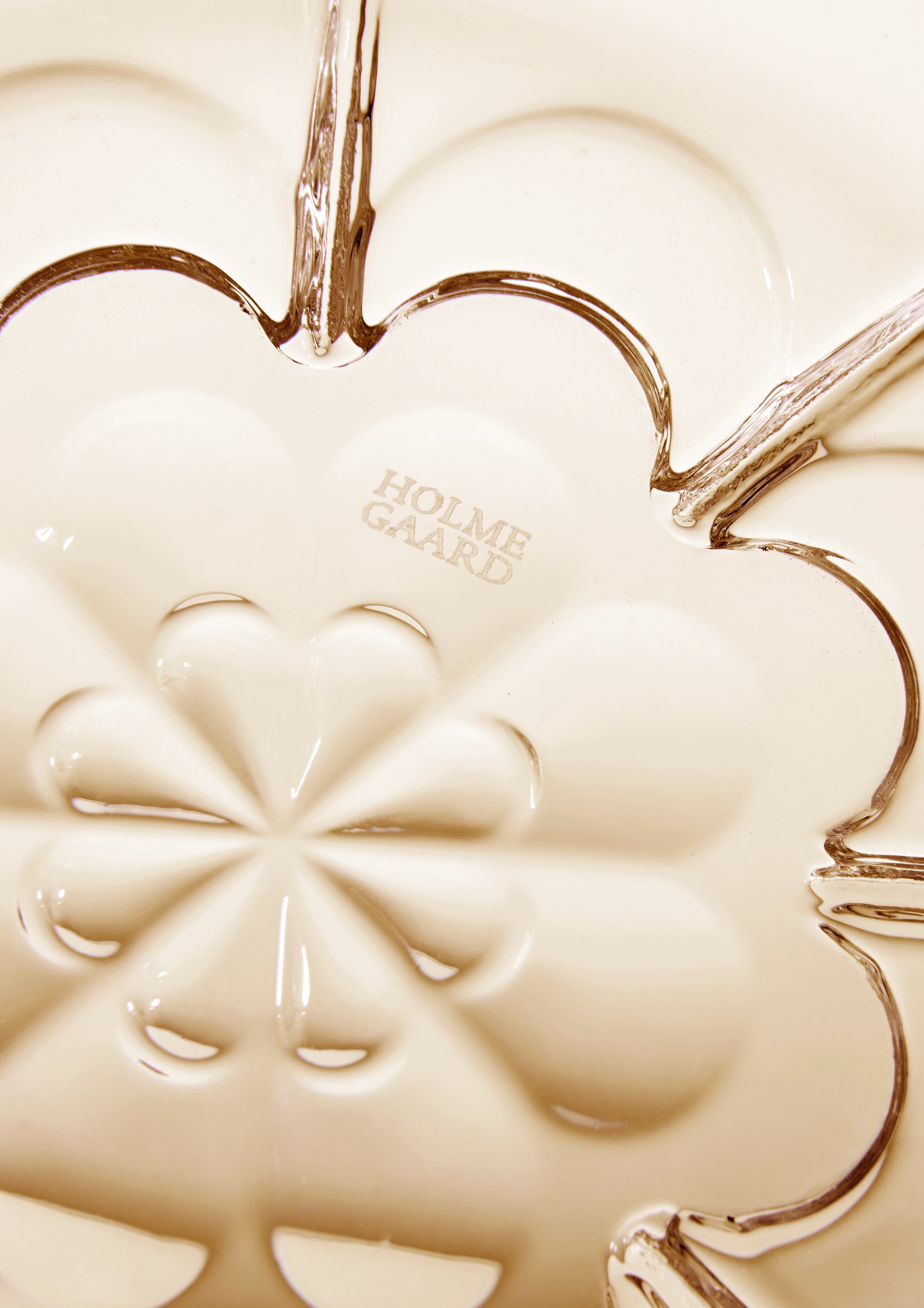 Skål Ø23 cm fra Holmegaard i farven Toffee Rose, lavet af Glas