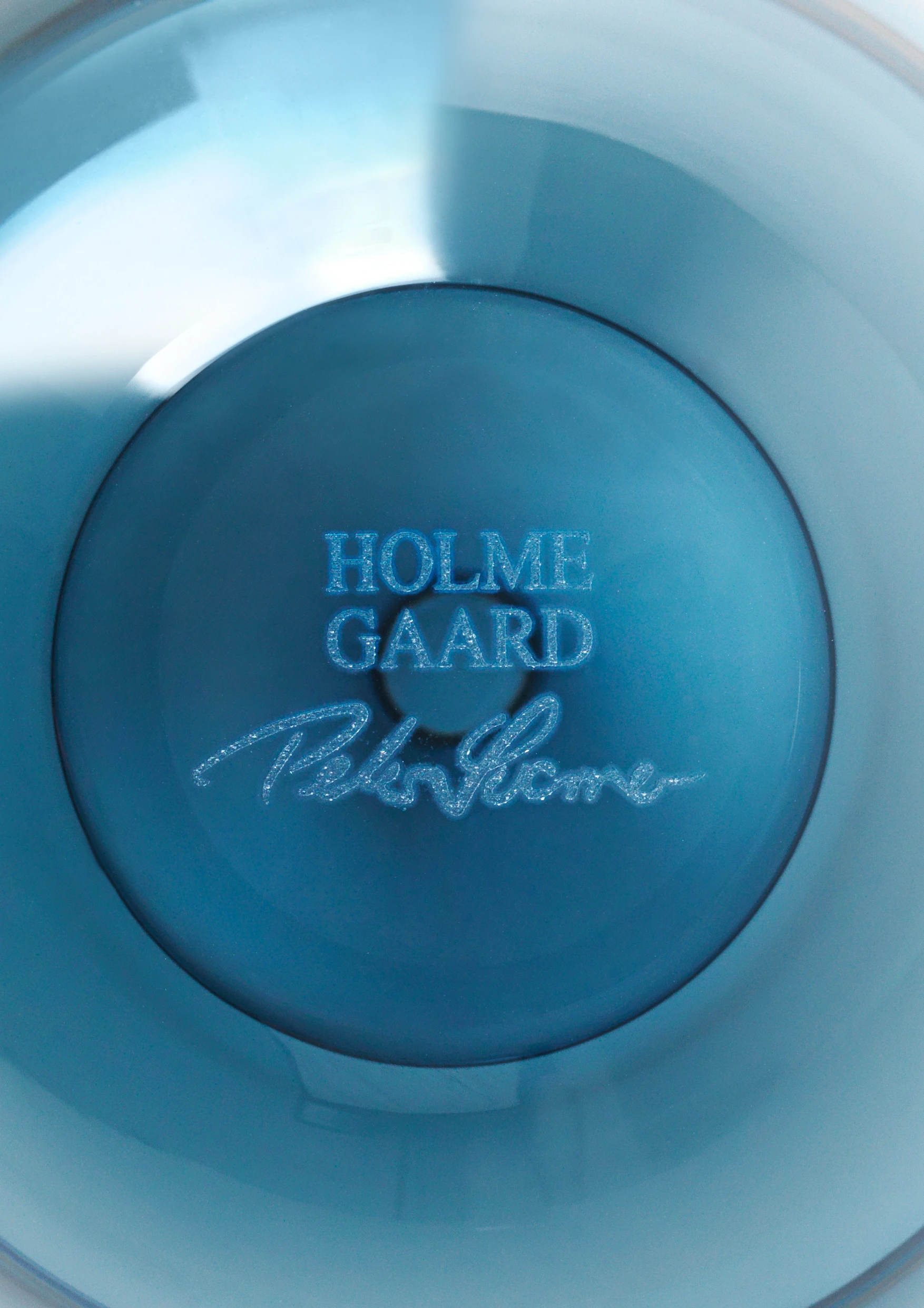 Vase H11.5 cm von Holmegaard in der Farbe Dunkelblau, hergestellt aus Glas