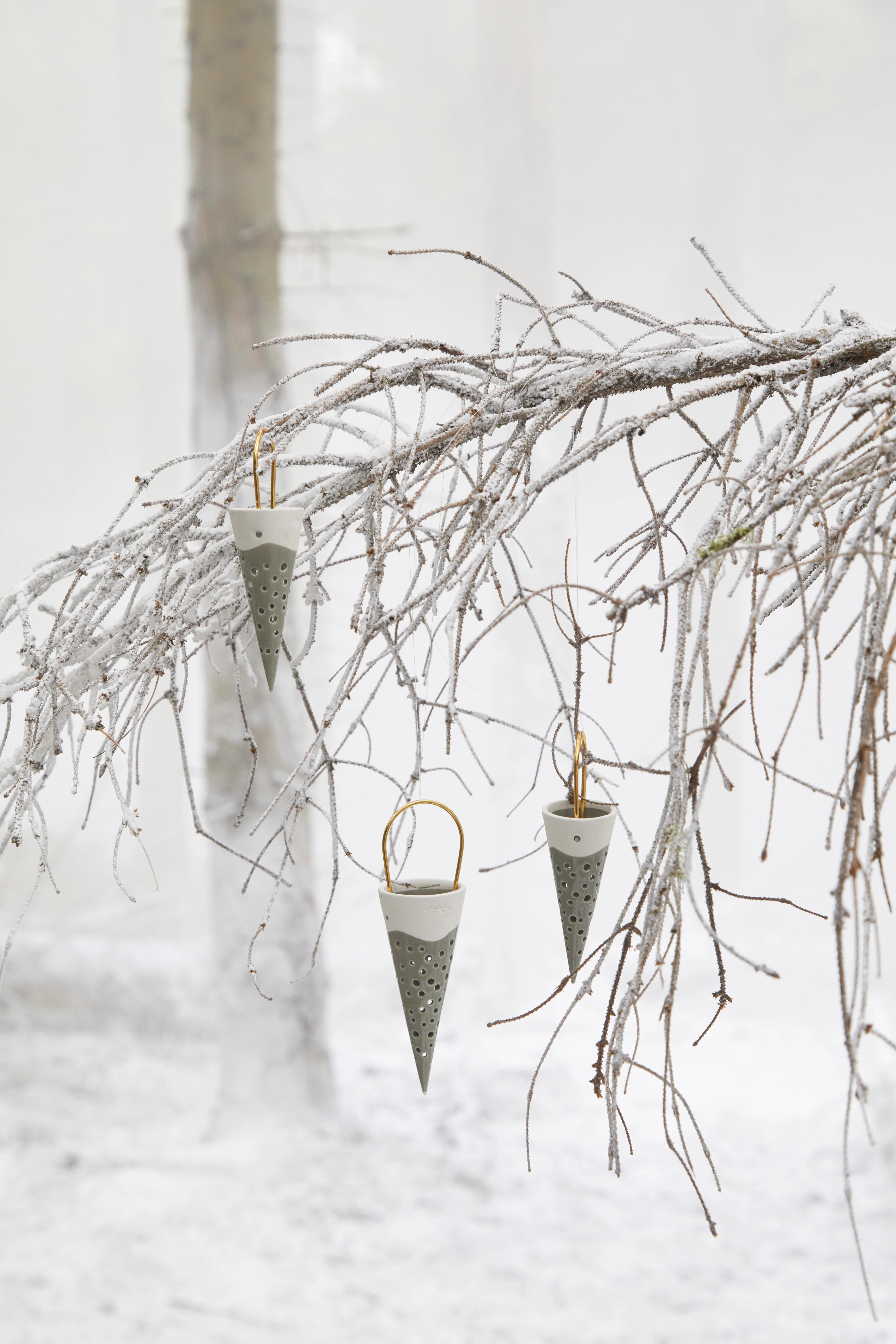 Weihnachtsspitztüte H18 cm von Kähler in der Farbe Olivgrün, hergestellt aus Keramik
