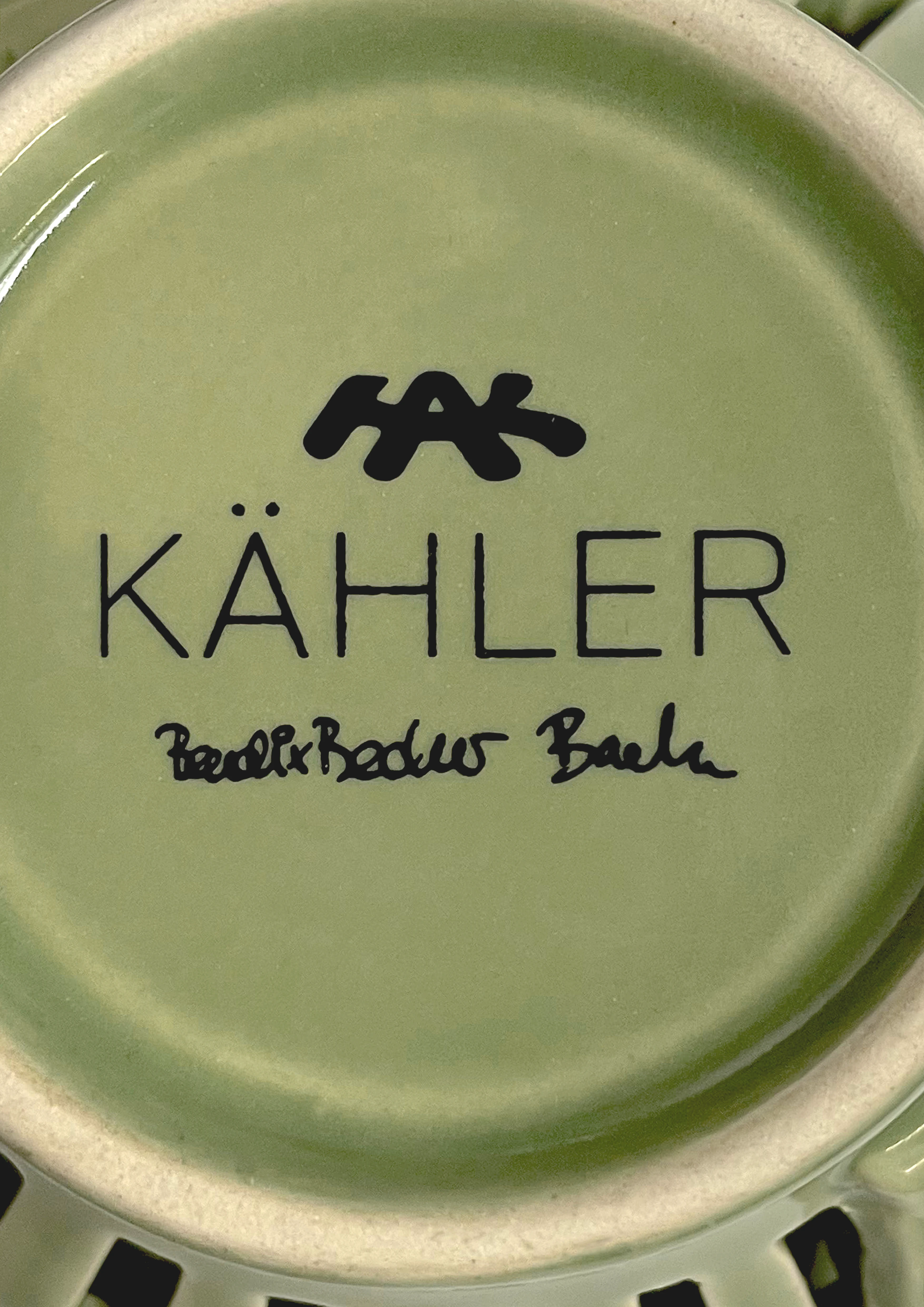 Ljuslykta Ø9.5 cm från Kähler i färgen Spring Leaf, tillverkad av Keramik