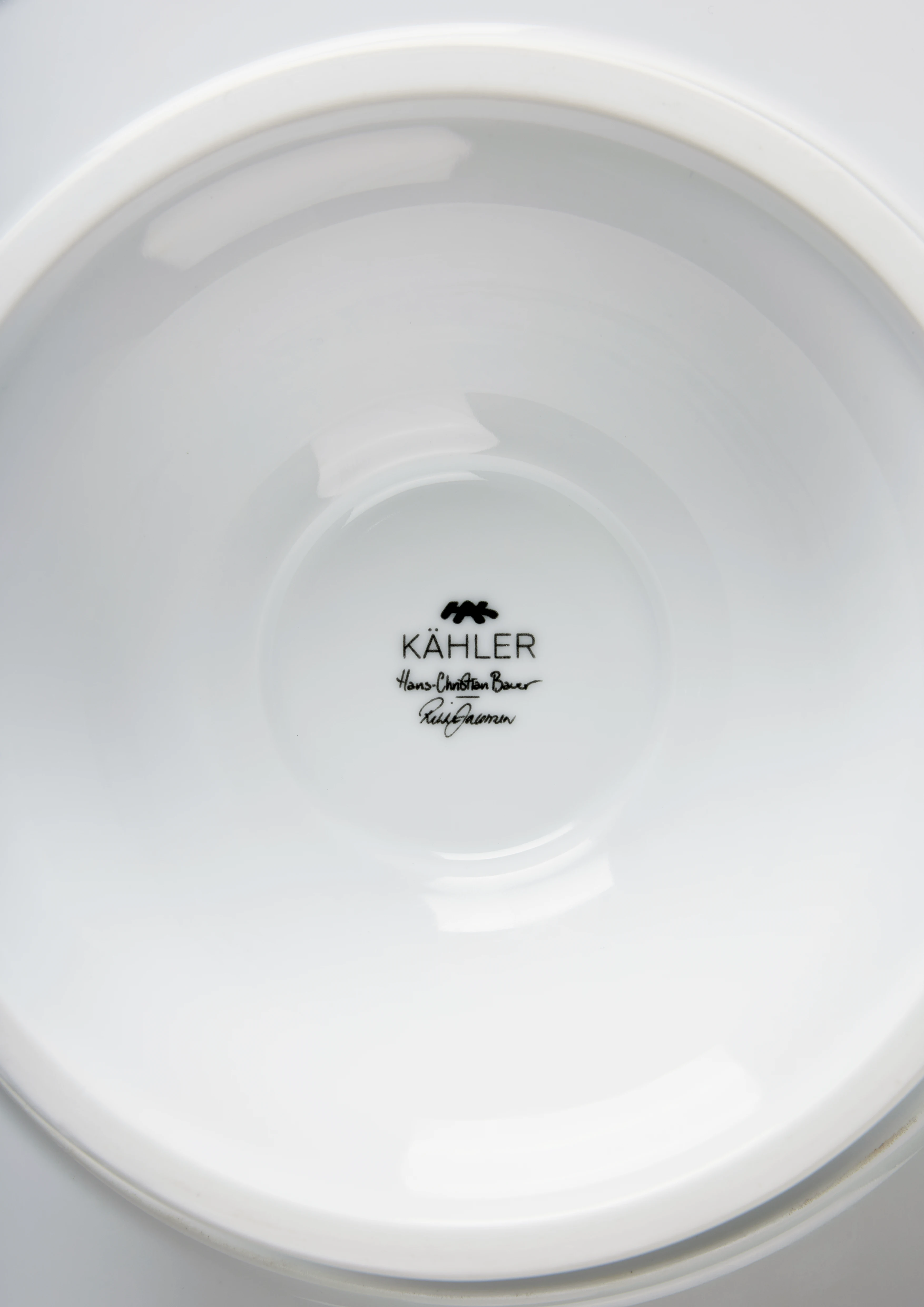 Kuchenplatte Ø30 cm von Kähler in der Farbe Weiss mit Dekoration, hergestellt aus Keramik