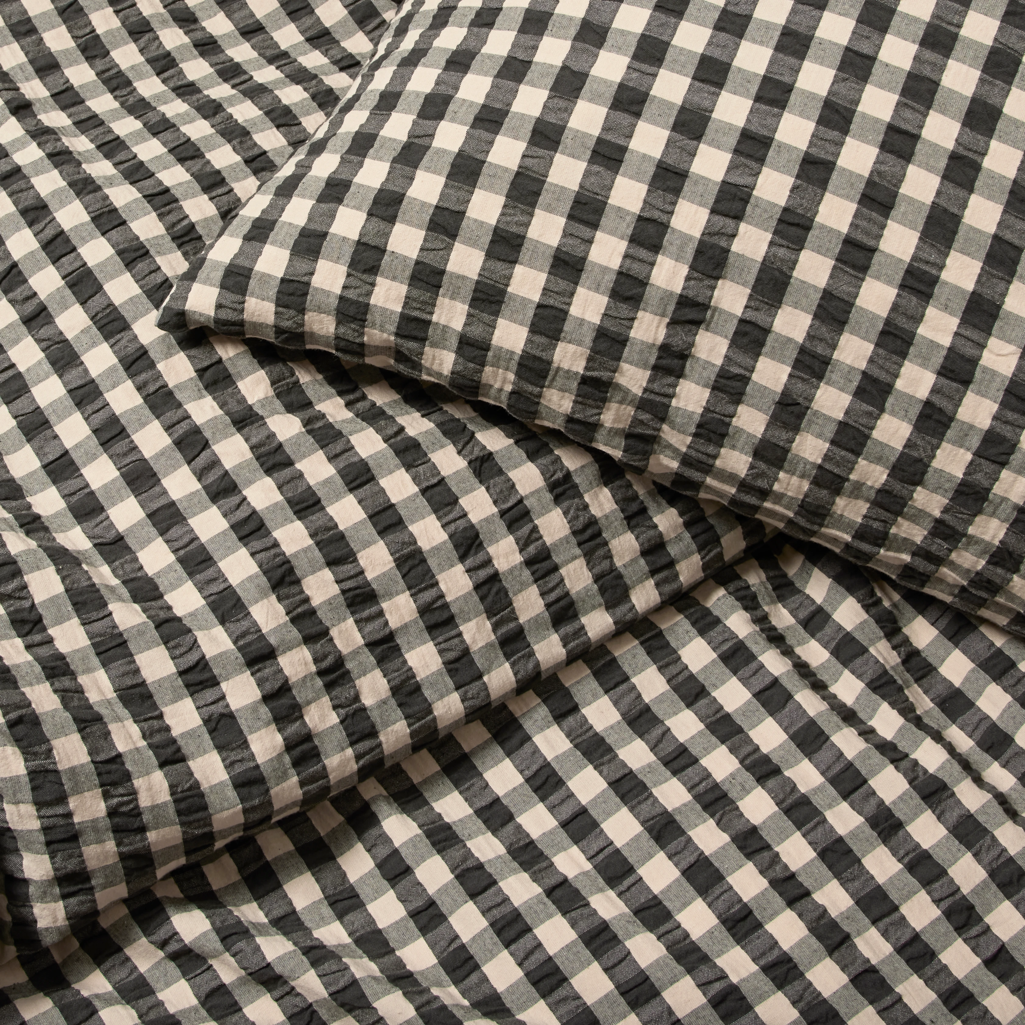 Bed linen 220x220 cm from JUNA in Black/Sand color, made of Cotton