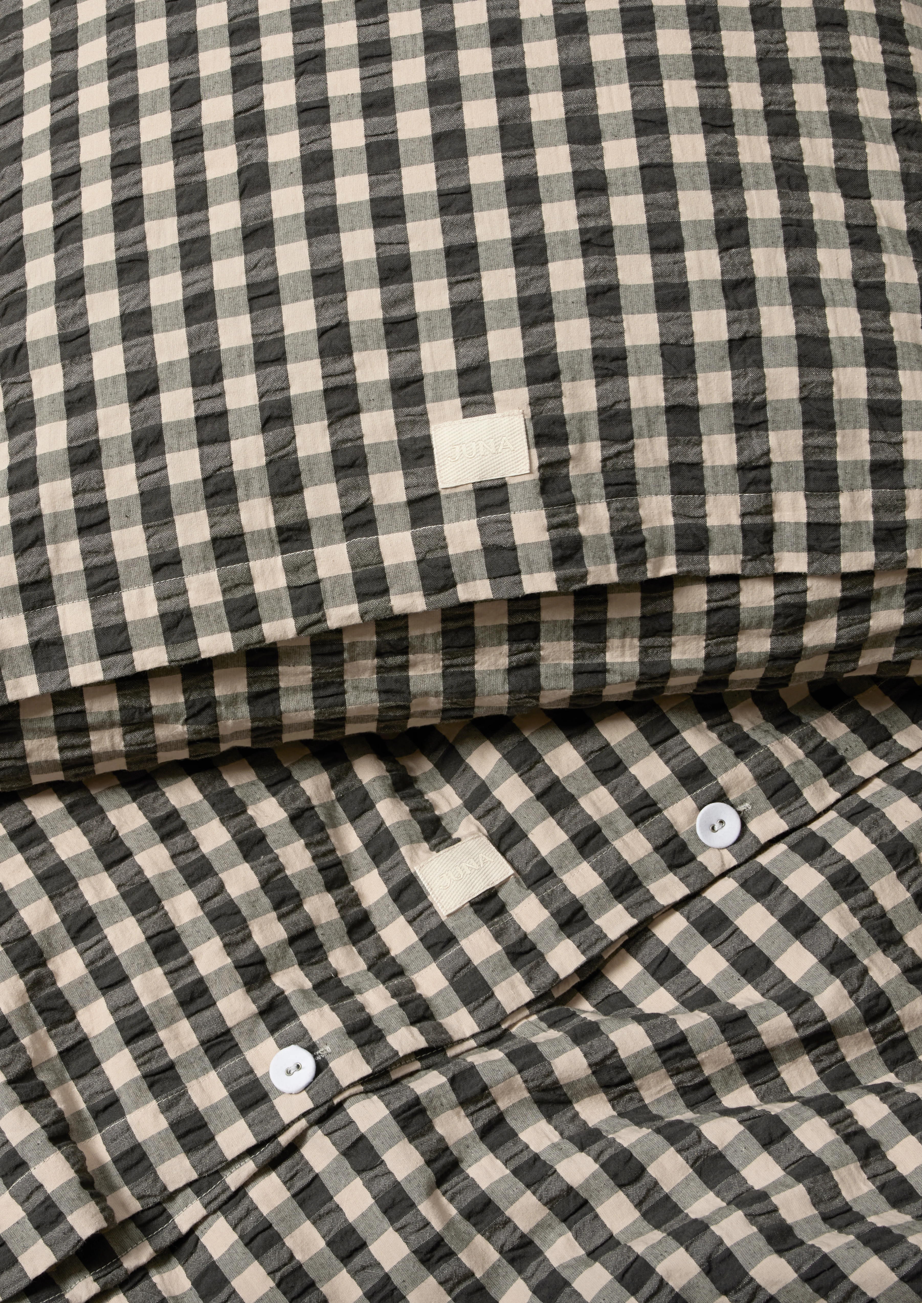 Bed linen 220x220 cm from JUNA in Black/Sand color, made of Cotton