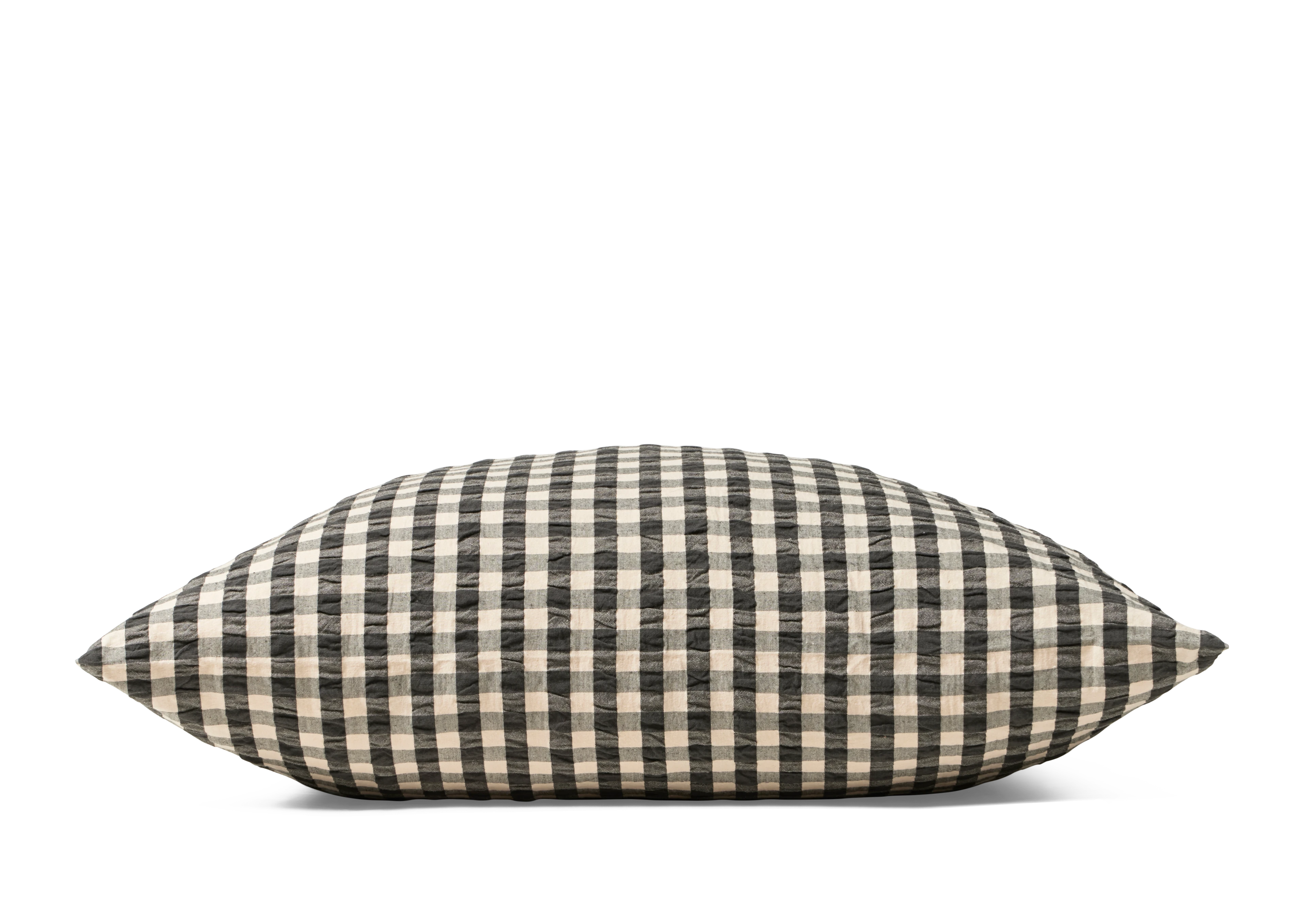 Örngott 63x60 cm från JUNA i färgen Svart/Sand, tillverkad av Bomull