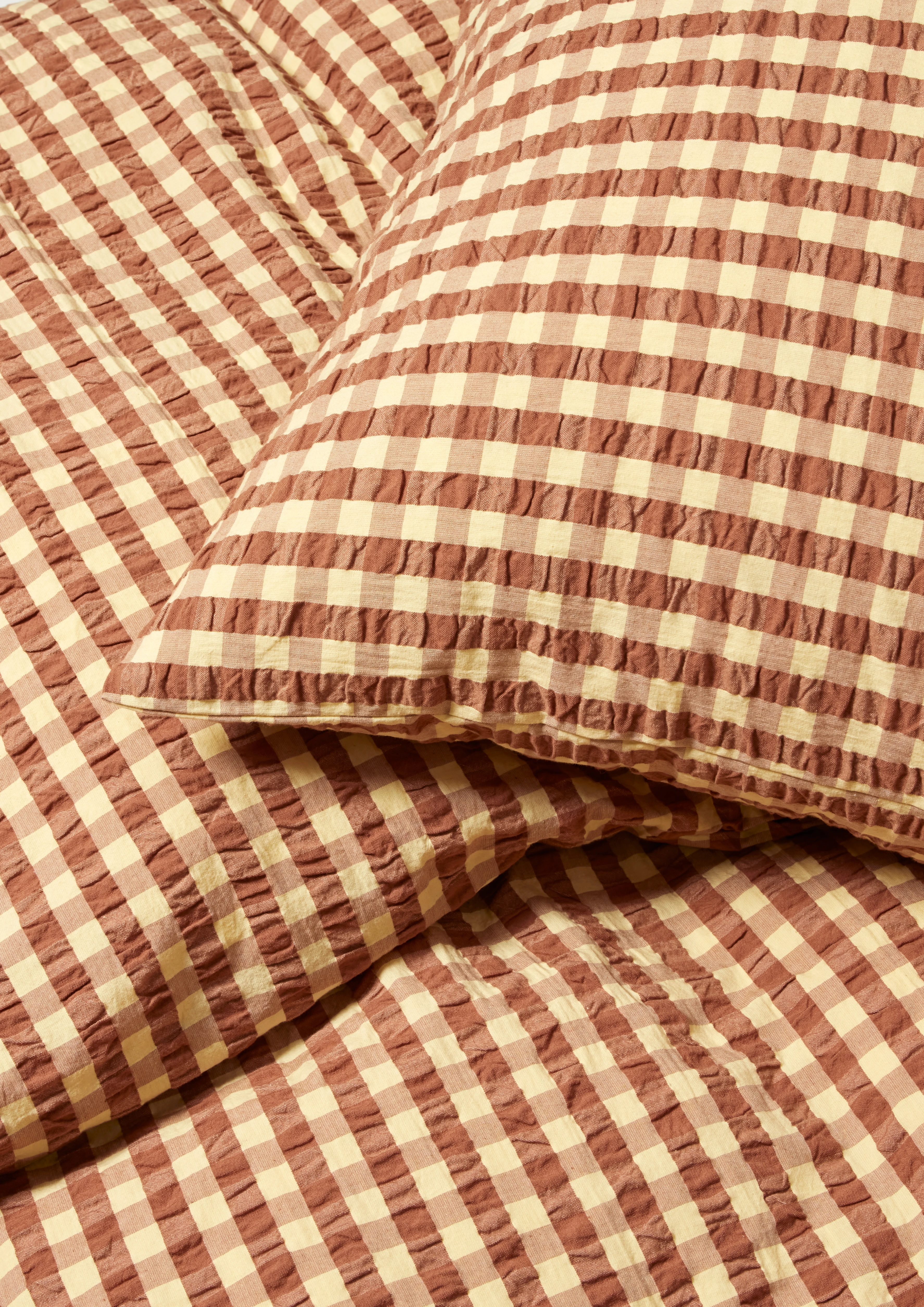 Sengetøy 150x210 cm fra JUNA i fargen Cinnamon/Yellow, laget av Bomull