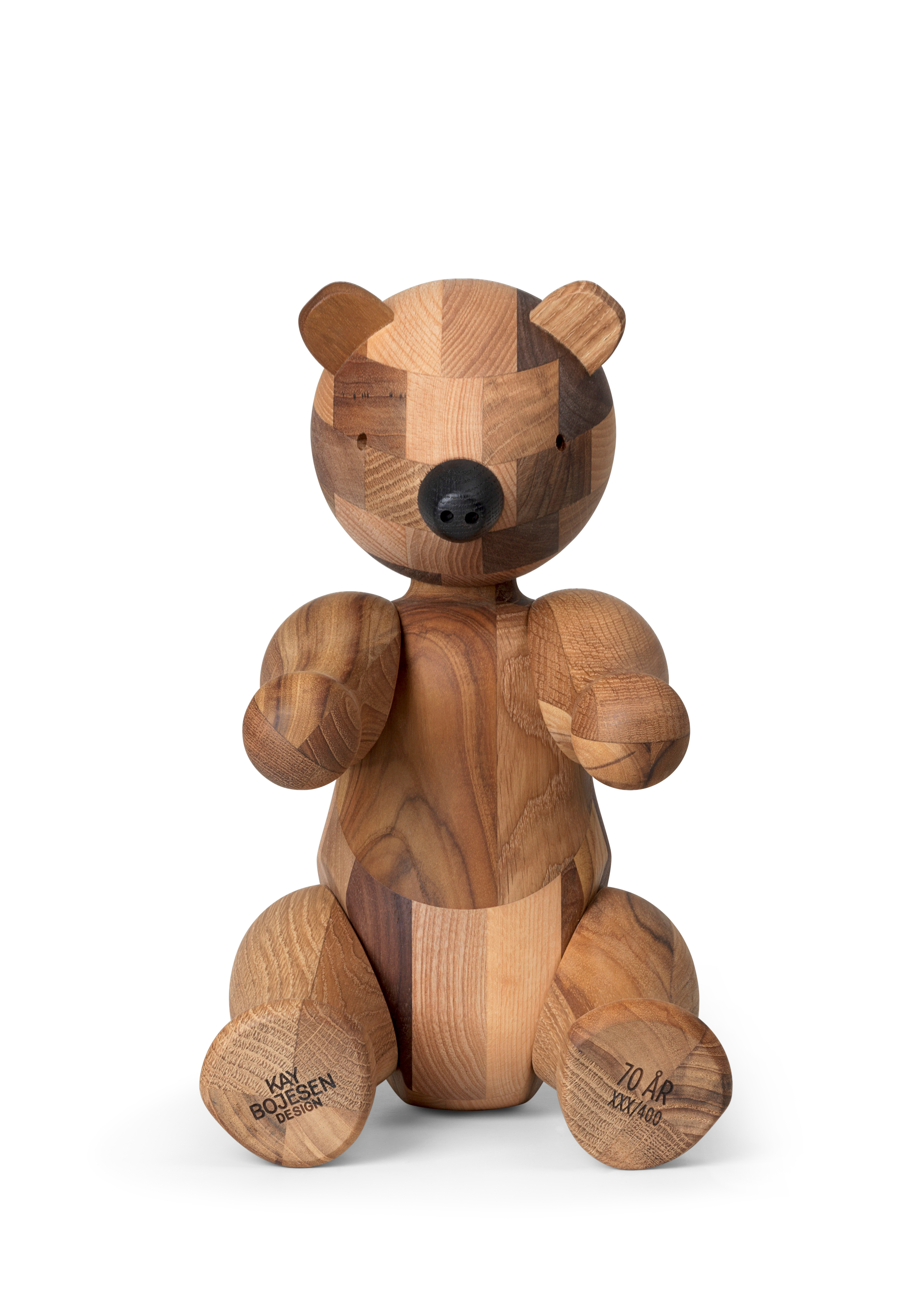 Reworked anniversary Bjørn stor fra Kay Bojesen i fargen Mixed wood, laget av Tre