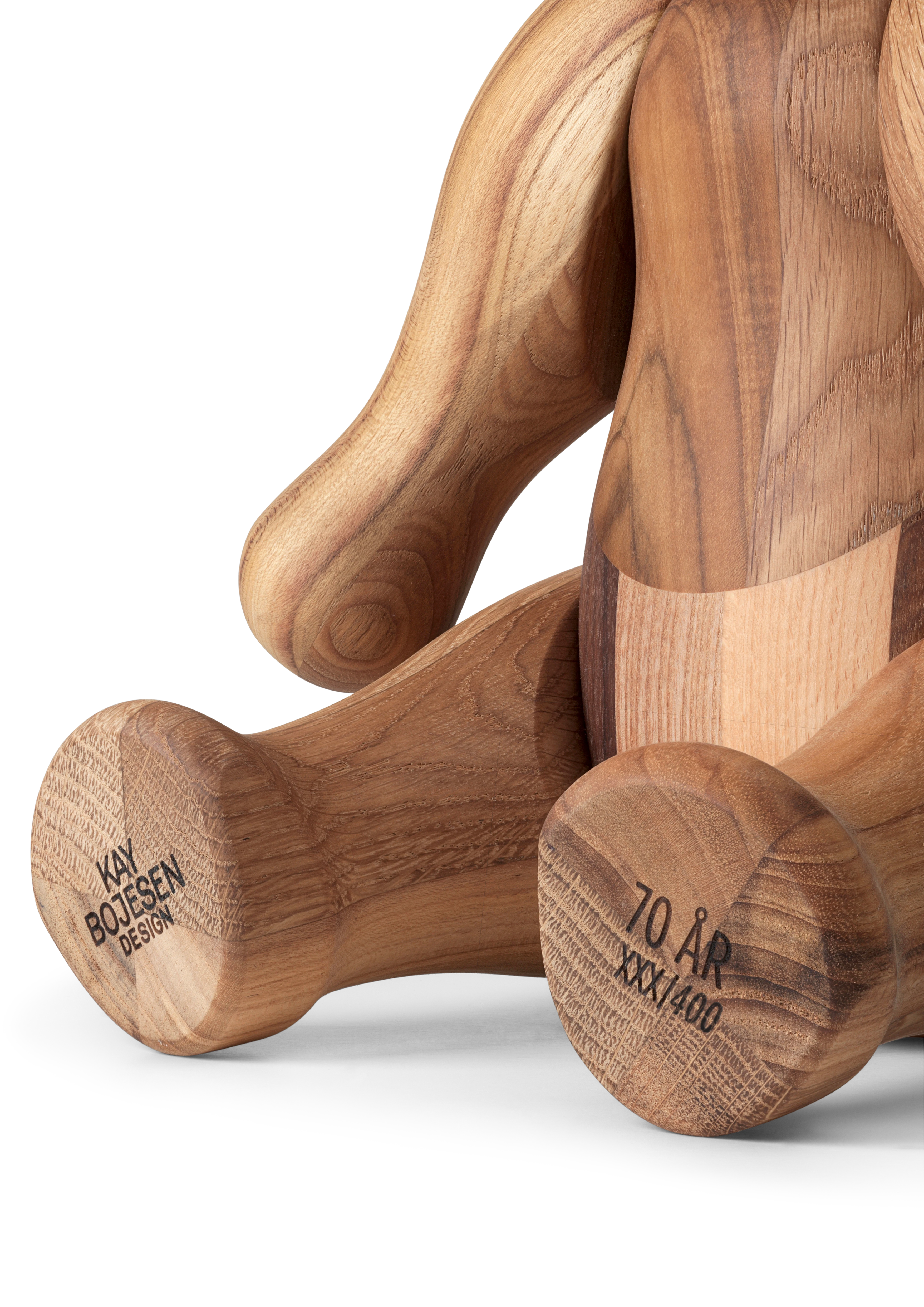 Reworked anniversary Björn stor från Kay Bojesen i färgen Mixed wood, tillverkad av Trä