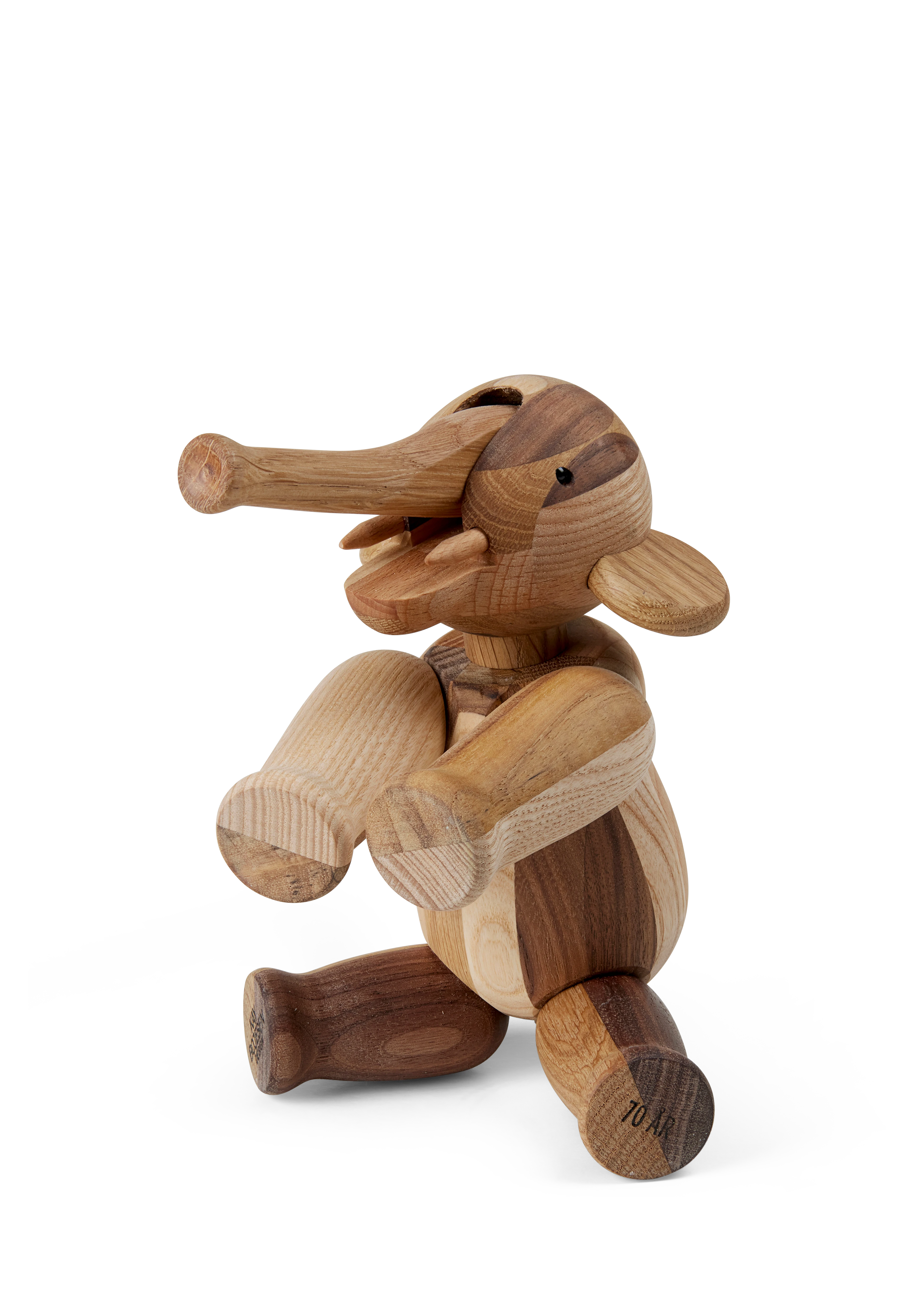 Reworked Anniversary Elefant liten från Kay Bojesen i färgen Mixed wood, tillverkad av Trä