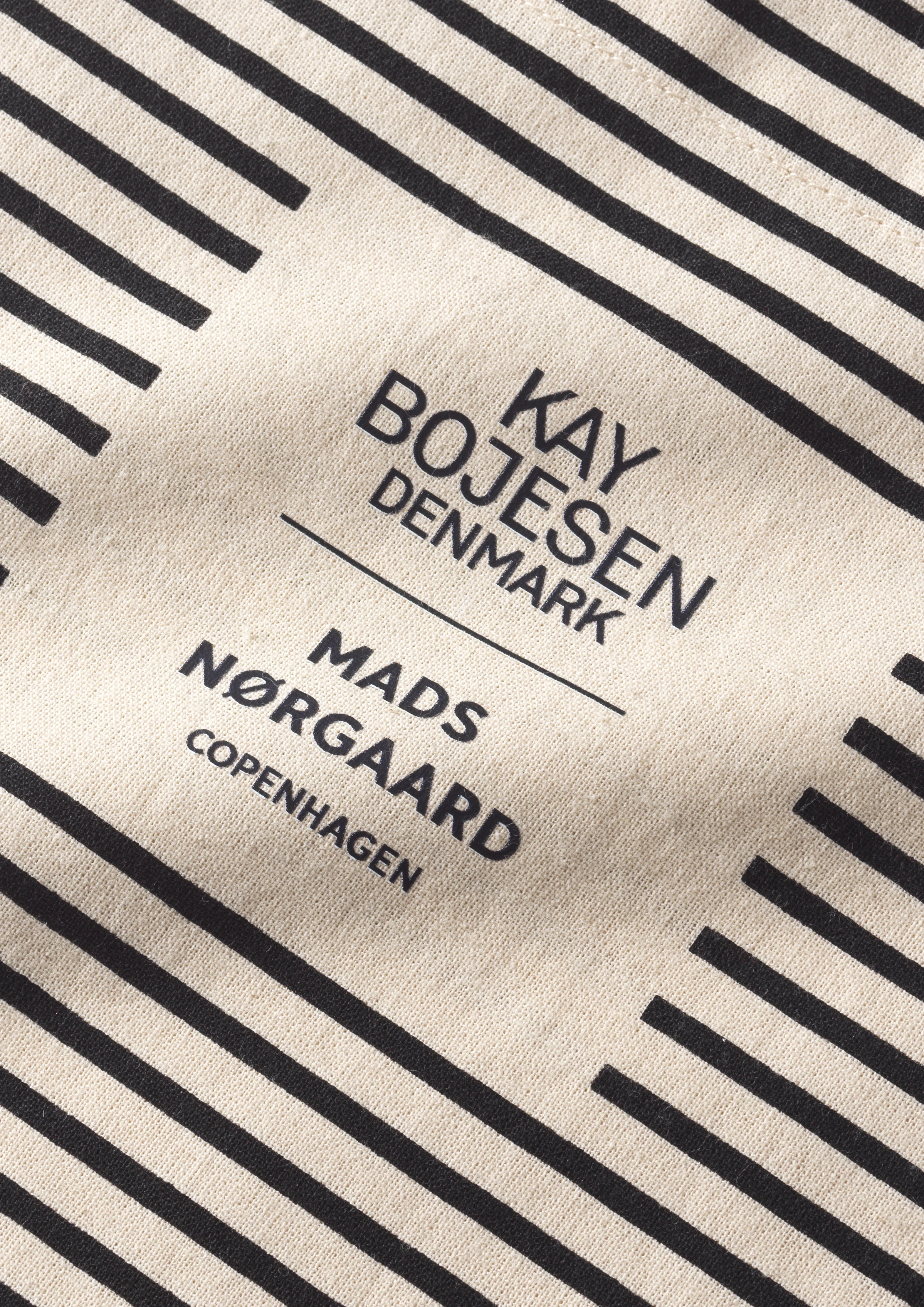 x Nørgaard paa Strøget Tote bag 40x45 cm fra Kay Bojesen i fargen Hvit/Sort, laget av Bomull