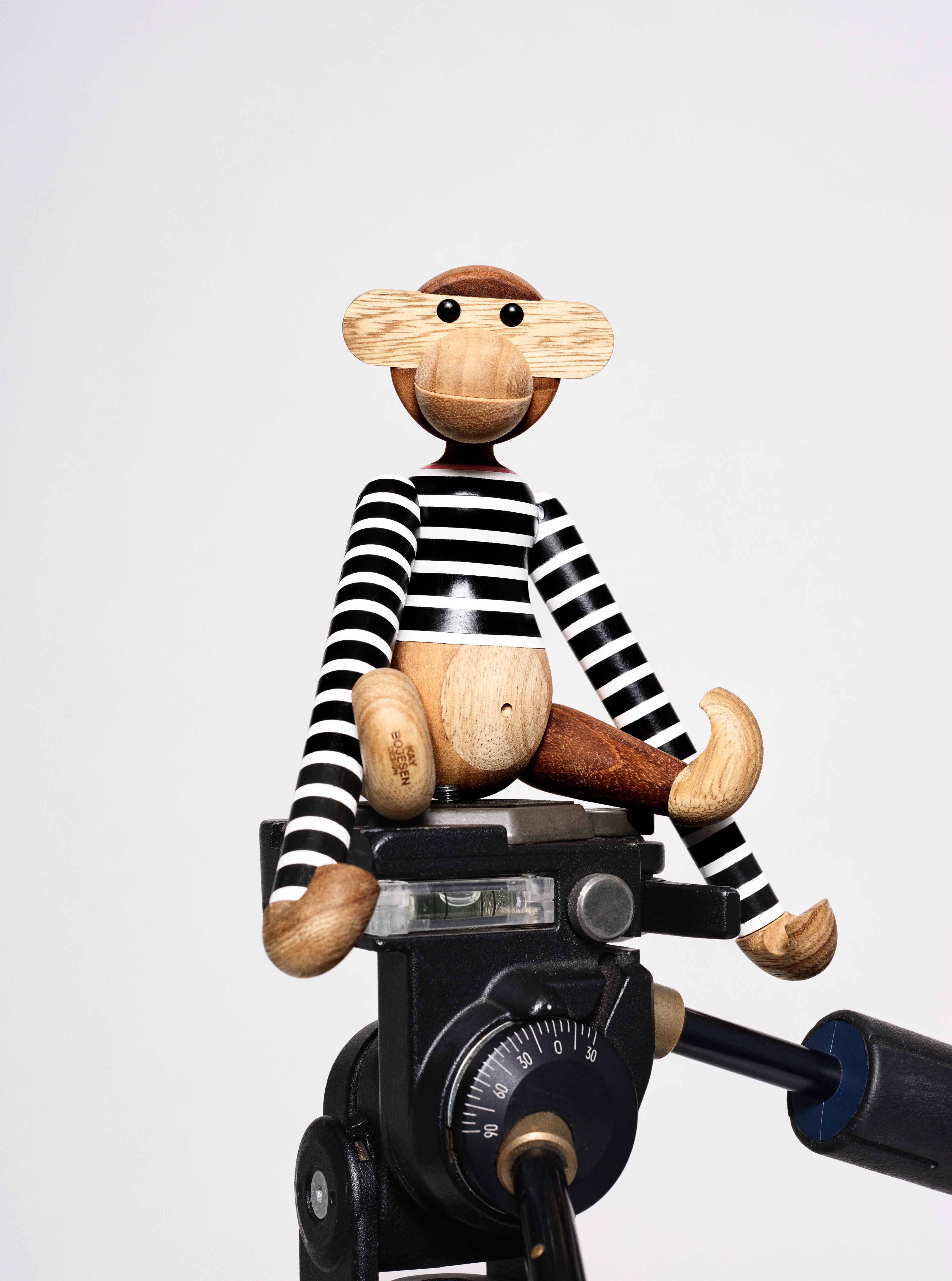 x Nørgaard paa Strøget Monkey small from Kay Bojesen in Black/White color, made of Wood