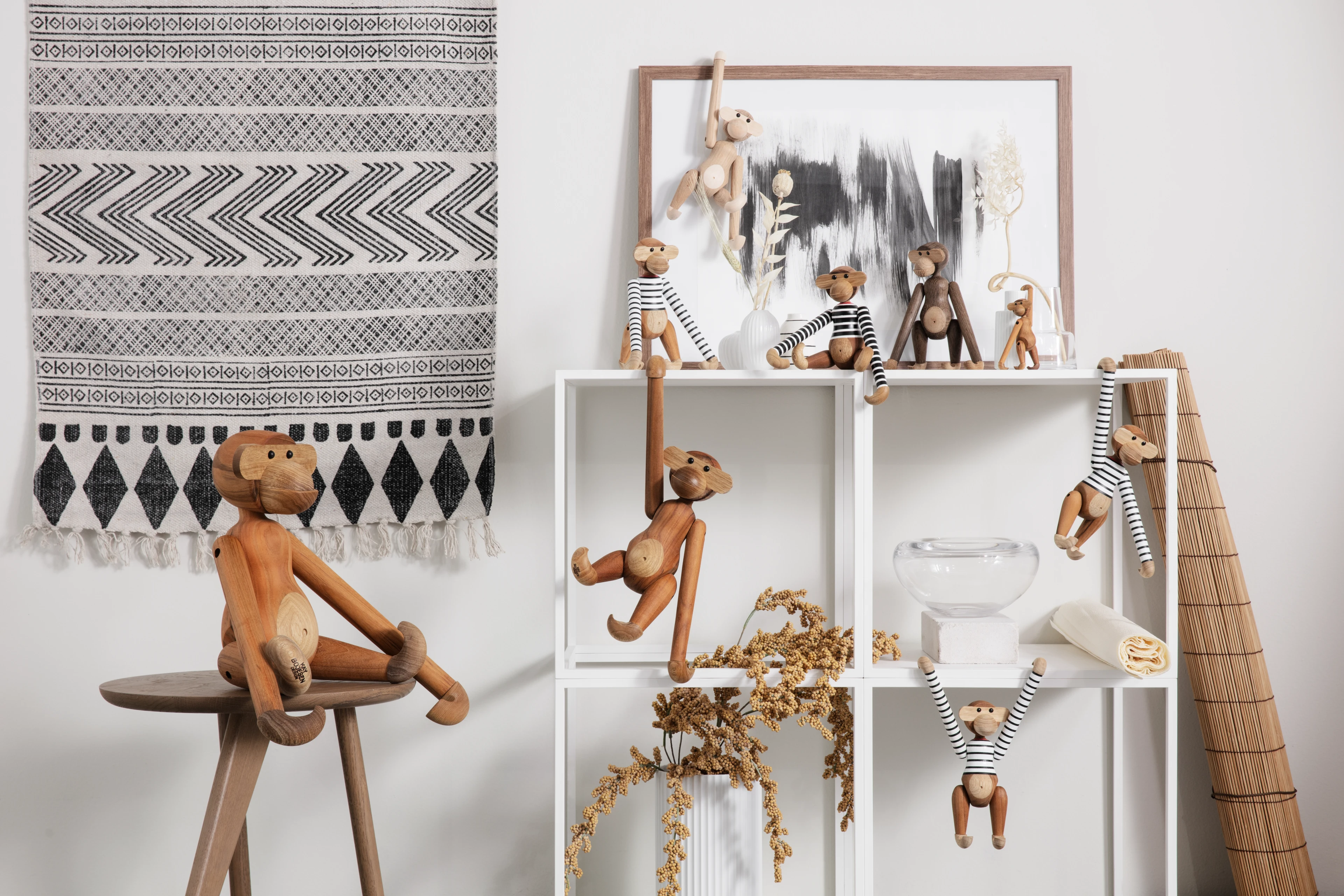 x Nørgaard paa Strøget Apa liten från Kay Bojesen i färgen Svart/Vit, tillverkad av Trä