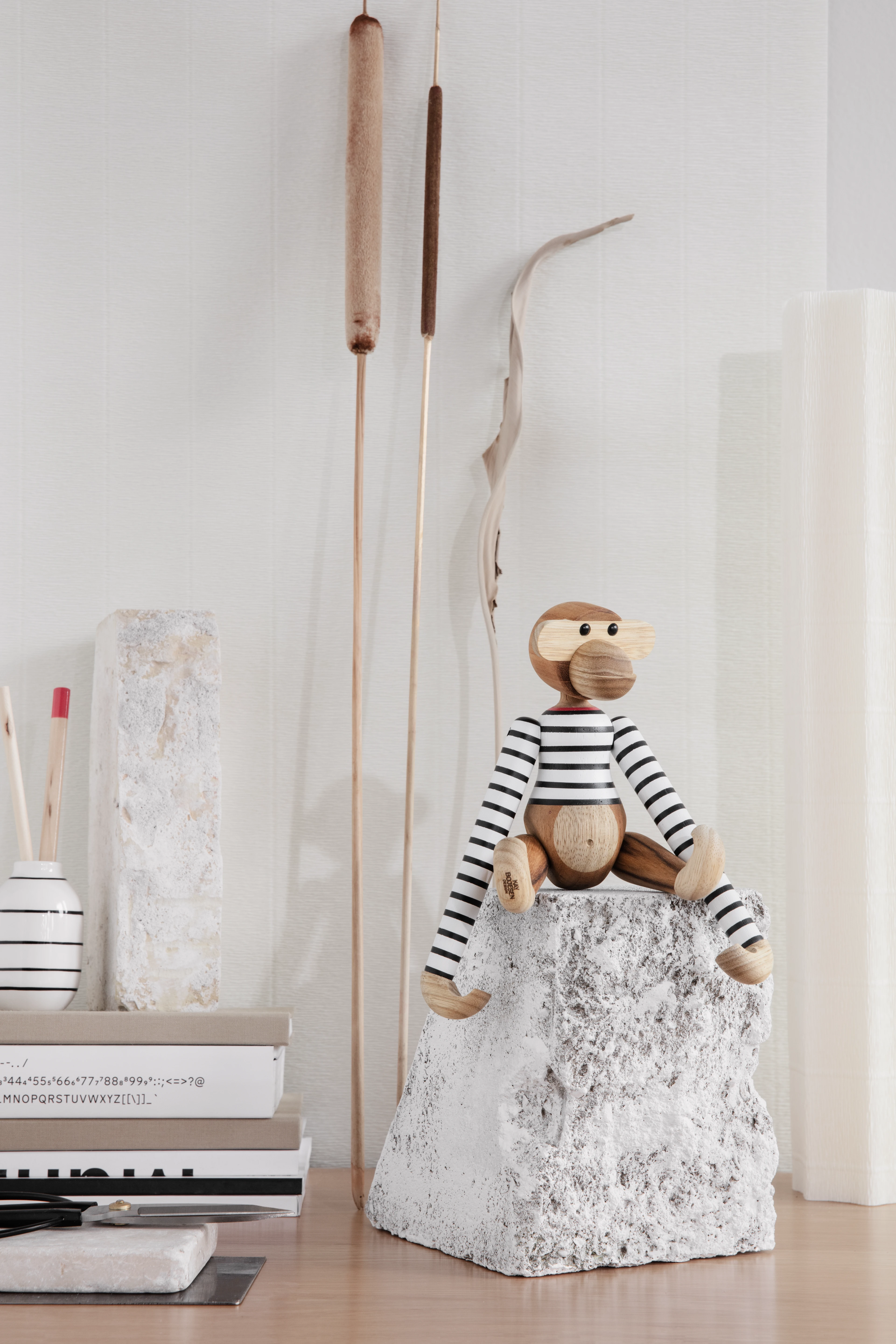 x Nørgaard paa Strøget Monkey small from Kay Bojesen in White/Black color, made of Wood