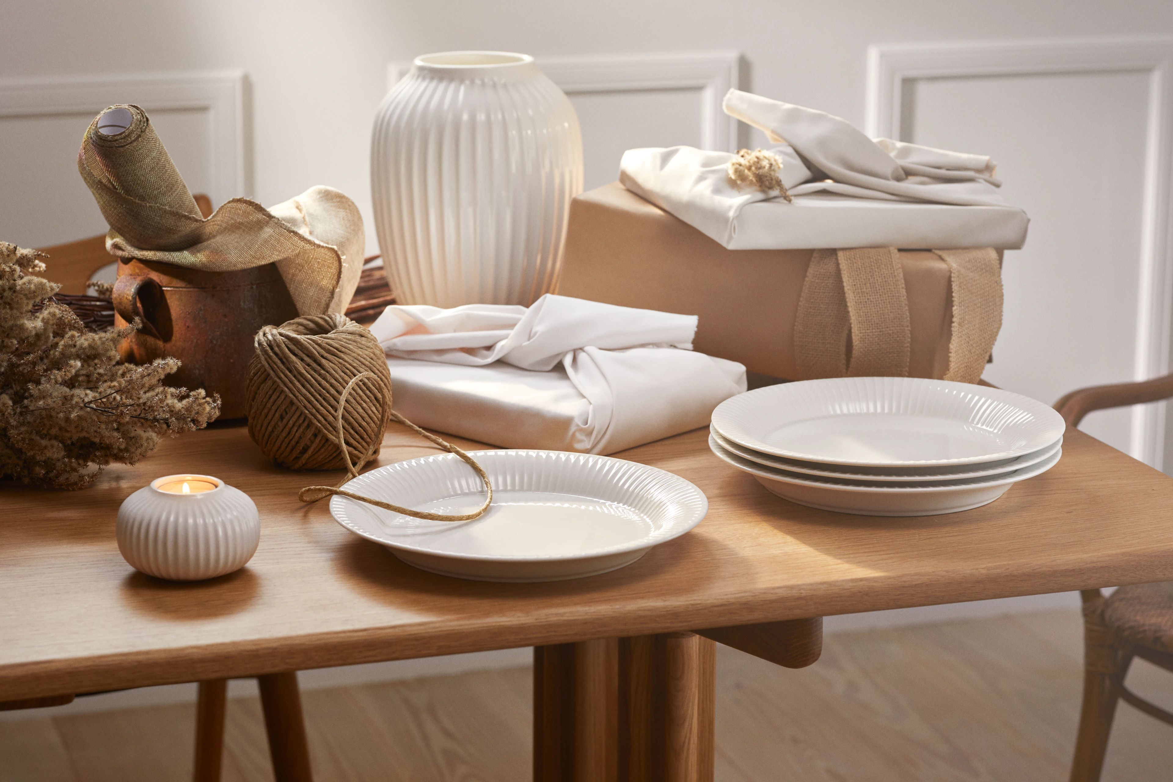 Plate Ø27 cm from Kähler  in White color, made of Ceramics