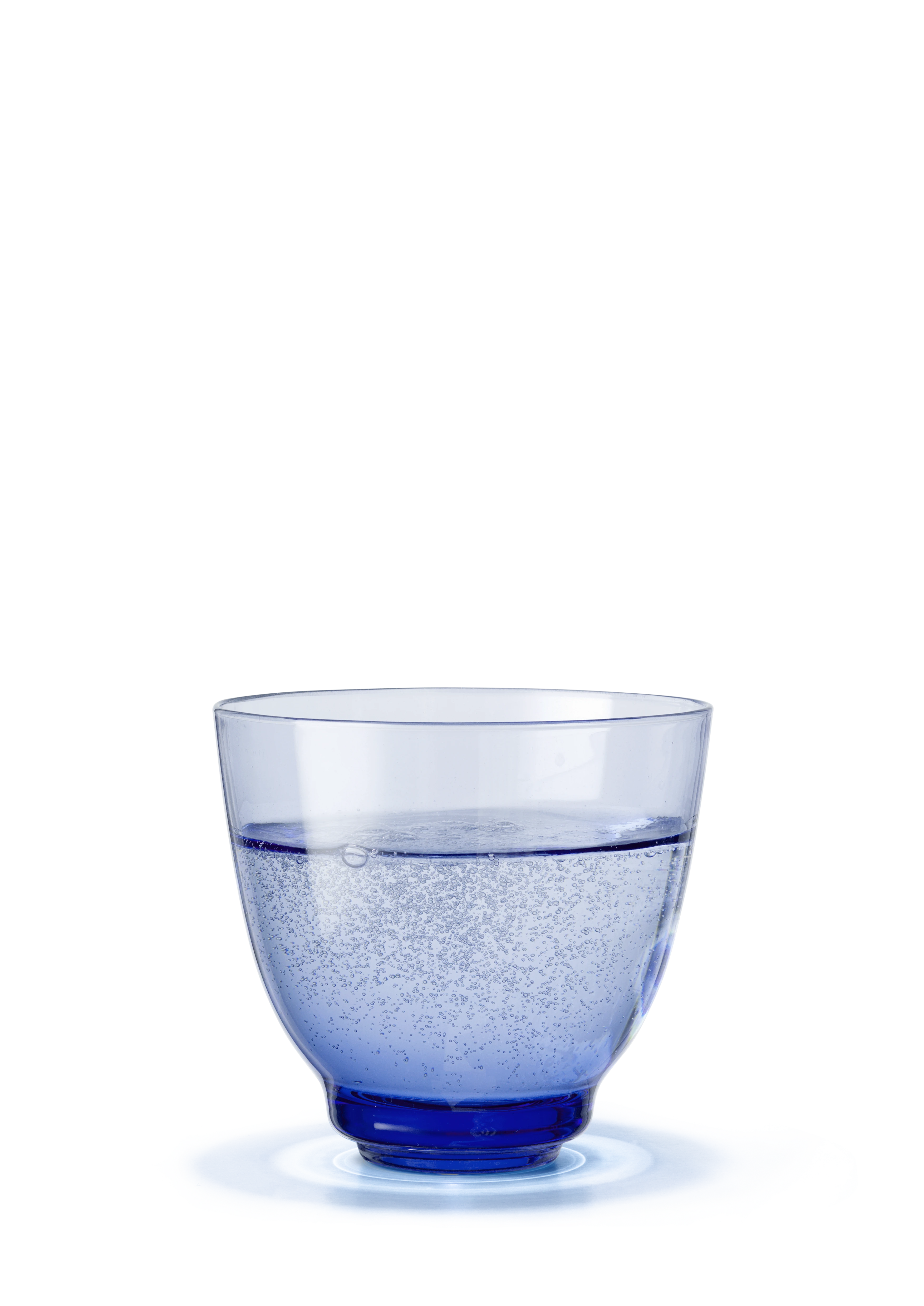 Wasserglas 35 cl von Holmegaard in der Farbe Dunkelblau, hergestellt aus Glas