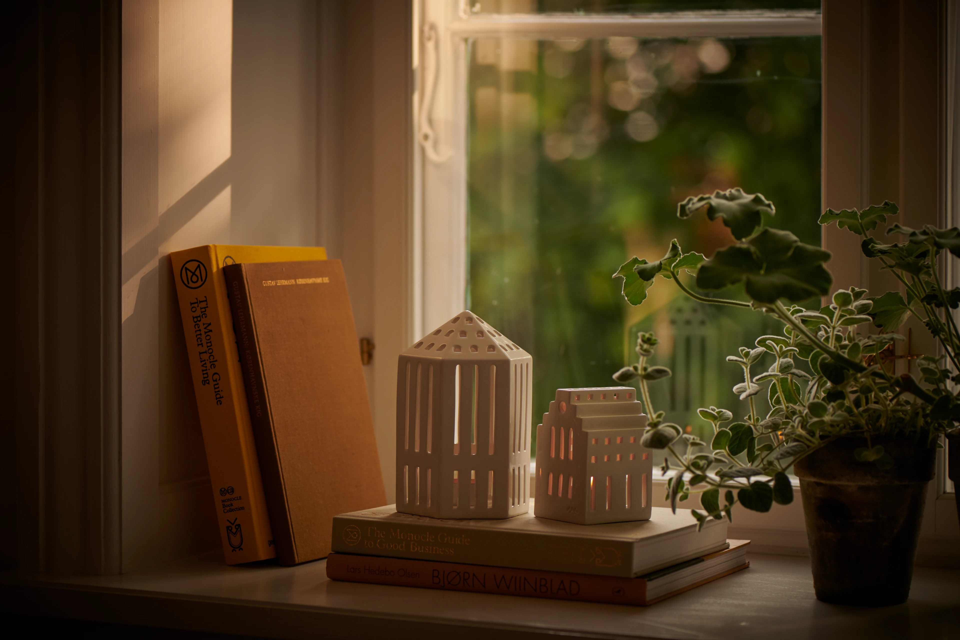 Lighthouse Long church H10 from Kähler  in White color, made of Ceramics