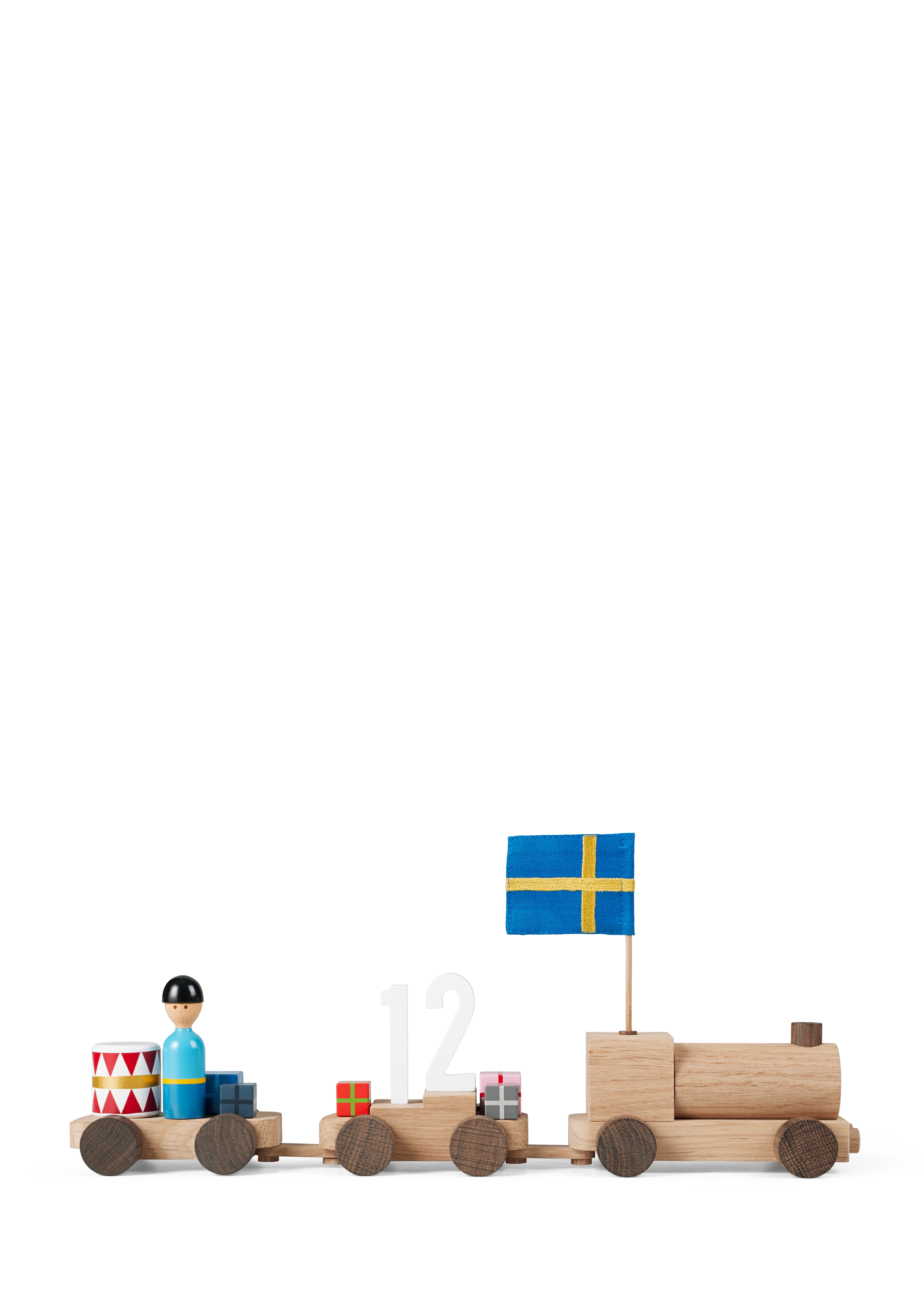 Födelsedagståg svenskt från Kay Bojesen i färgen Ek/Rökt ek, tillverkad av Trä