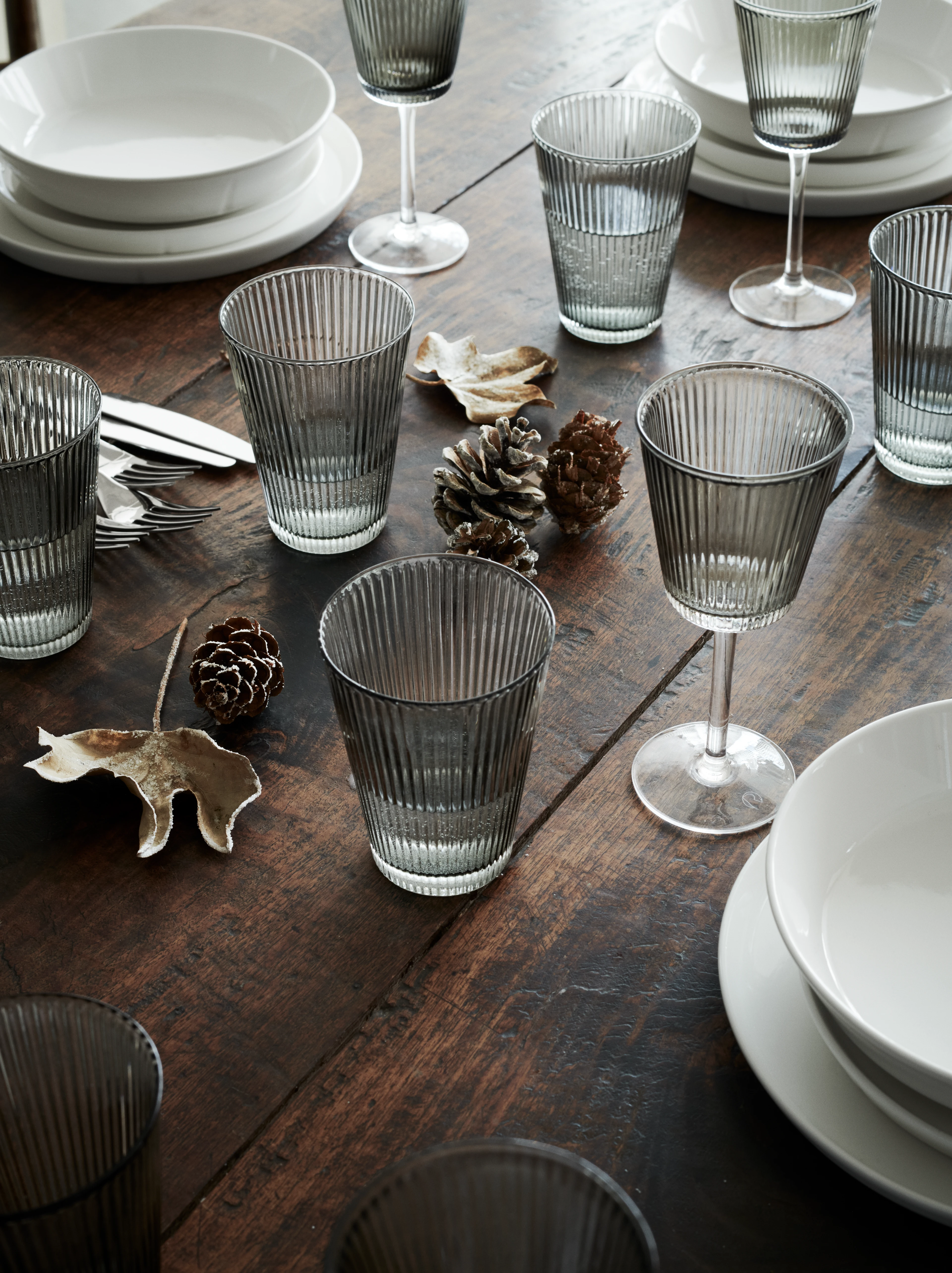 Vandglas 36 cl 2 stk. fra Rosendahl i farven Smoke, lavet af Glas