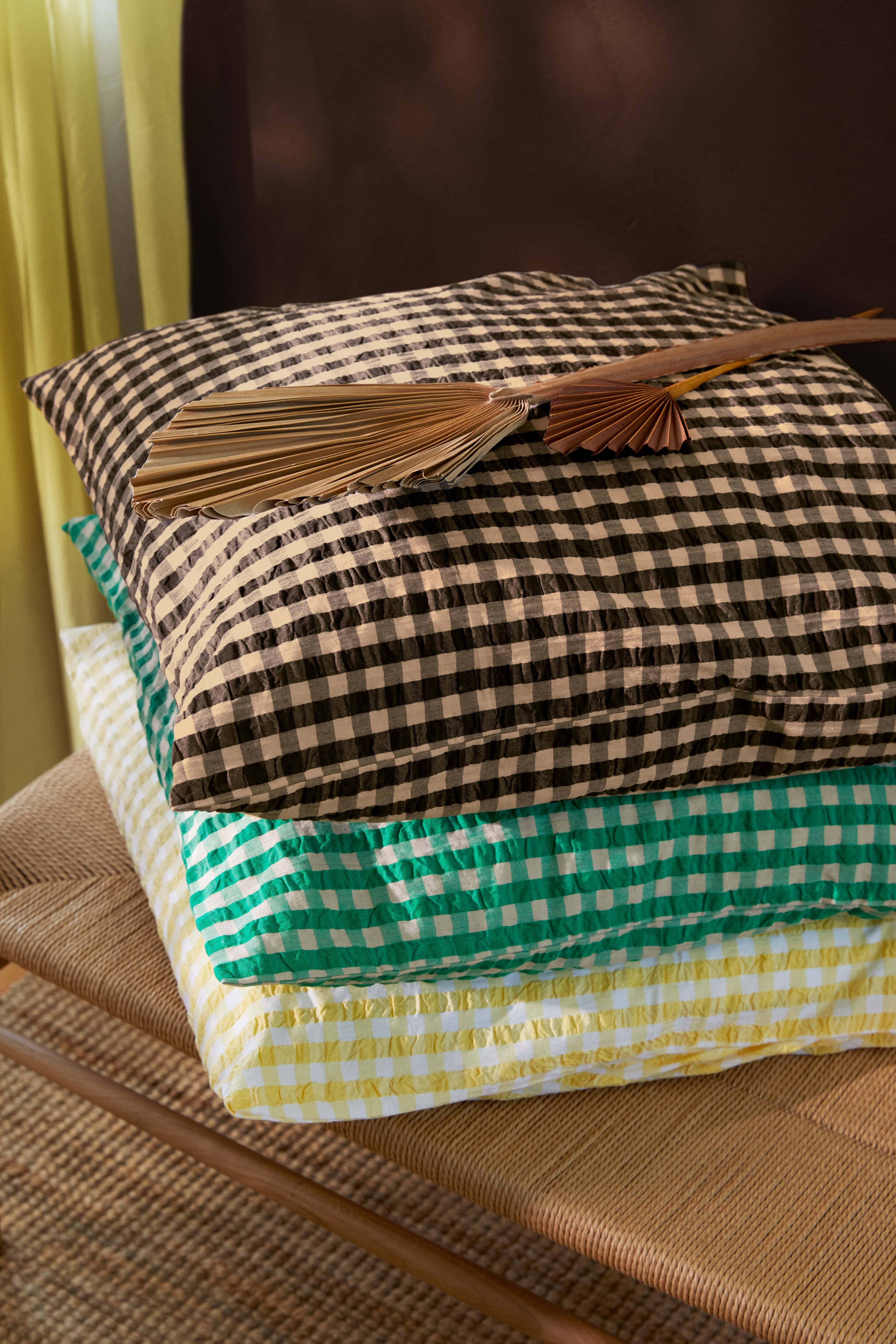 Cushion cover from the Juna Bæk & Bølge series