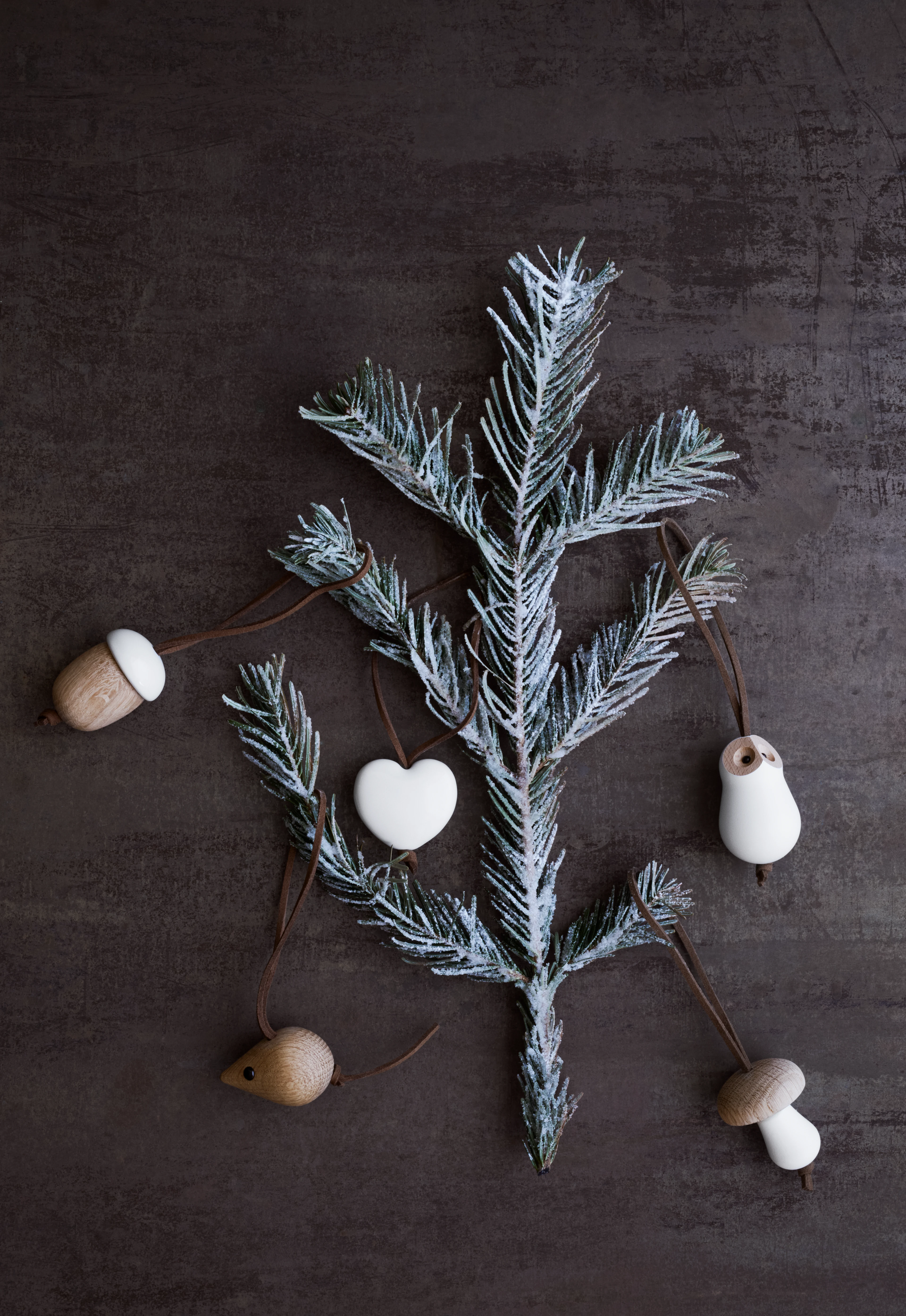 Svamp Ø4.5 cm fra Rosendahl i farven Blank hvid, lavet af Træ