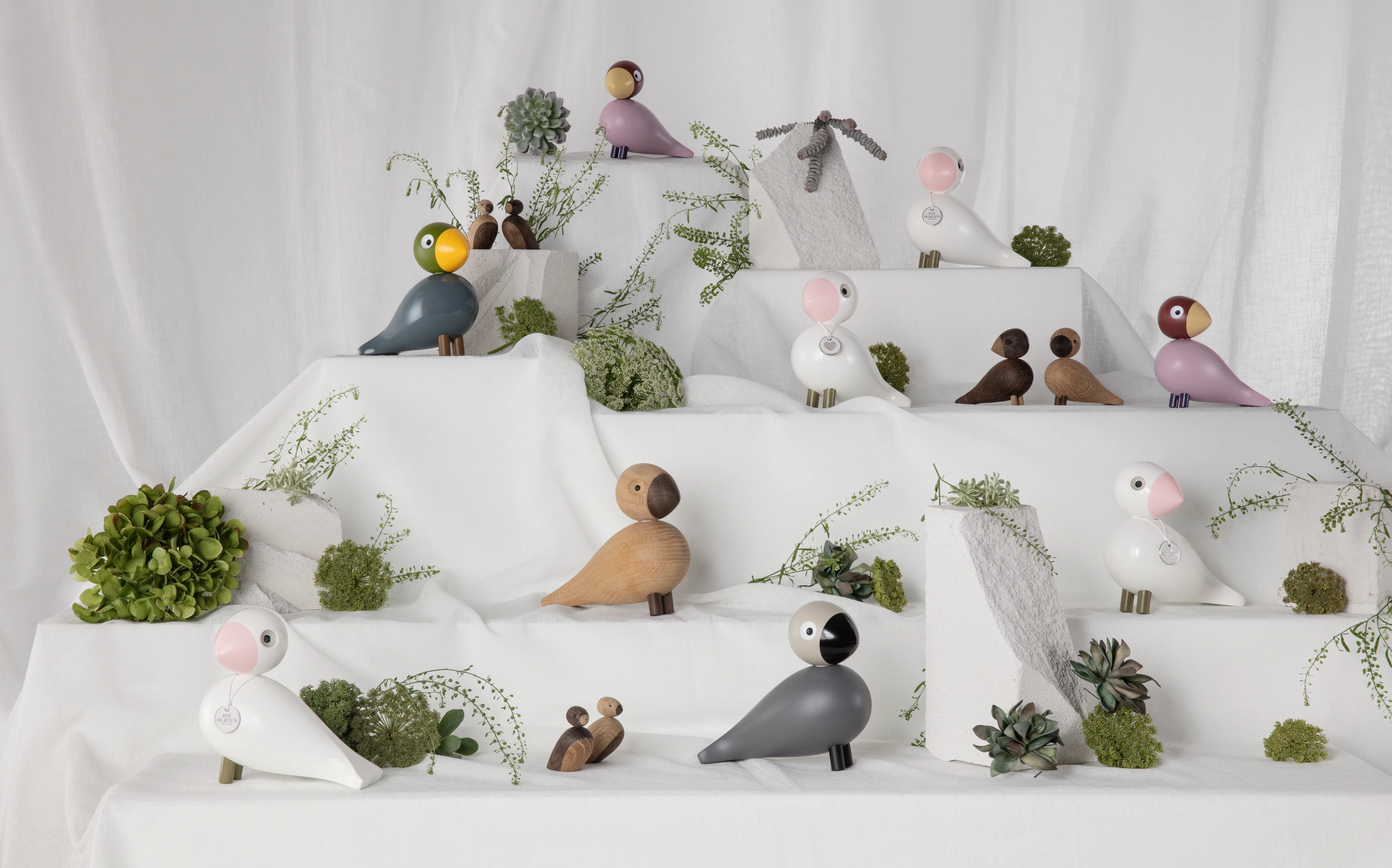 Love Songbird H15.5 cm from Kay Bojesen in White/Rose color, made of Wood