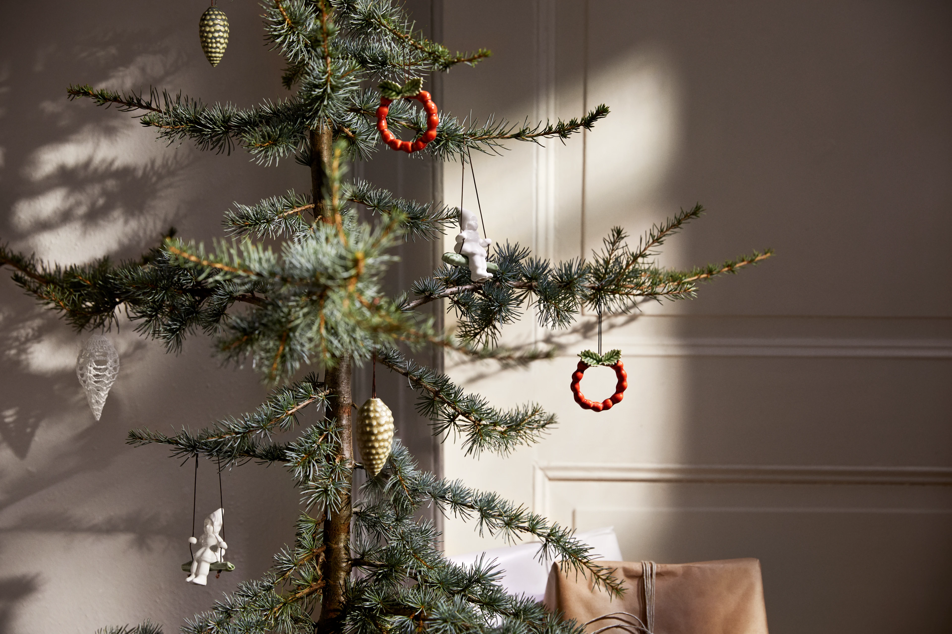 Wreath Ornament H7 from Kähler  in Red color, made of Ceramics