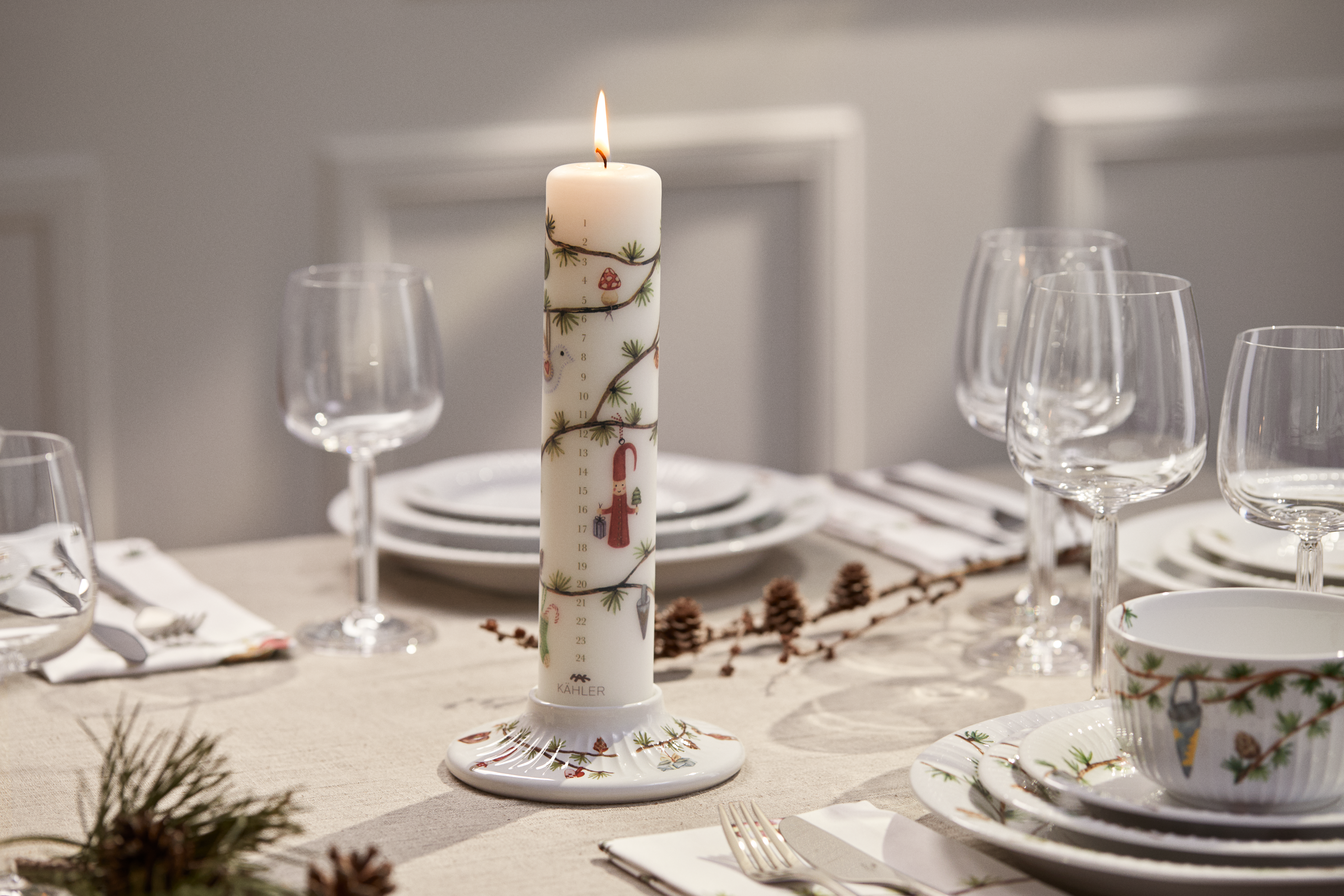 Kähler Advent Candle 2024 Ø5 cm in White w. deco