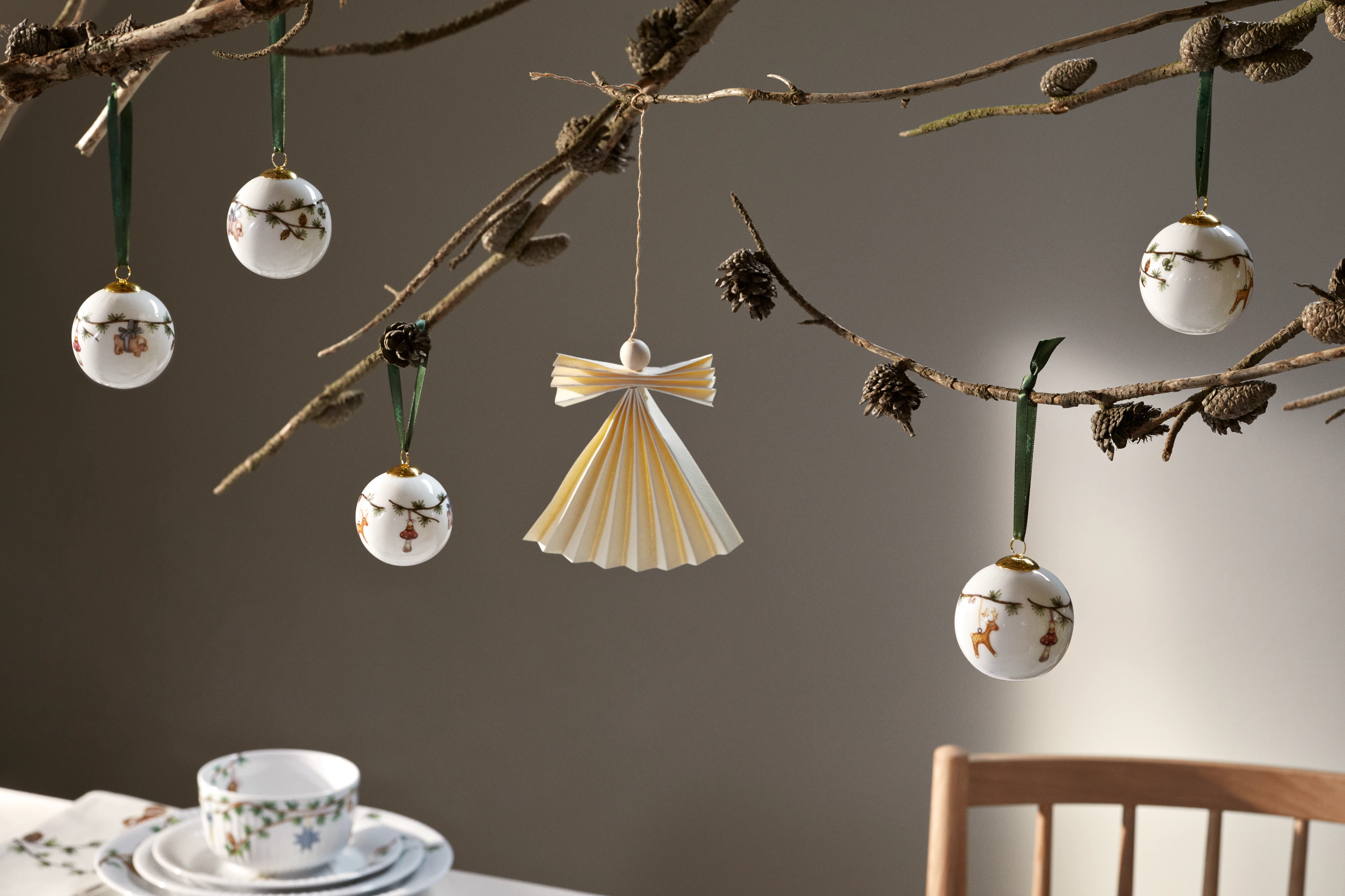 Bauble 2023 Ø6 cm from Kähler  in White w. deco color, made of Ceramics