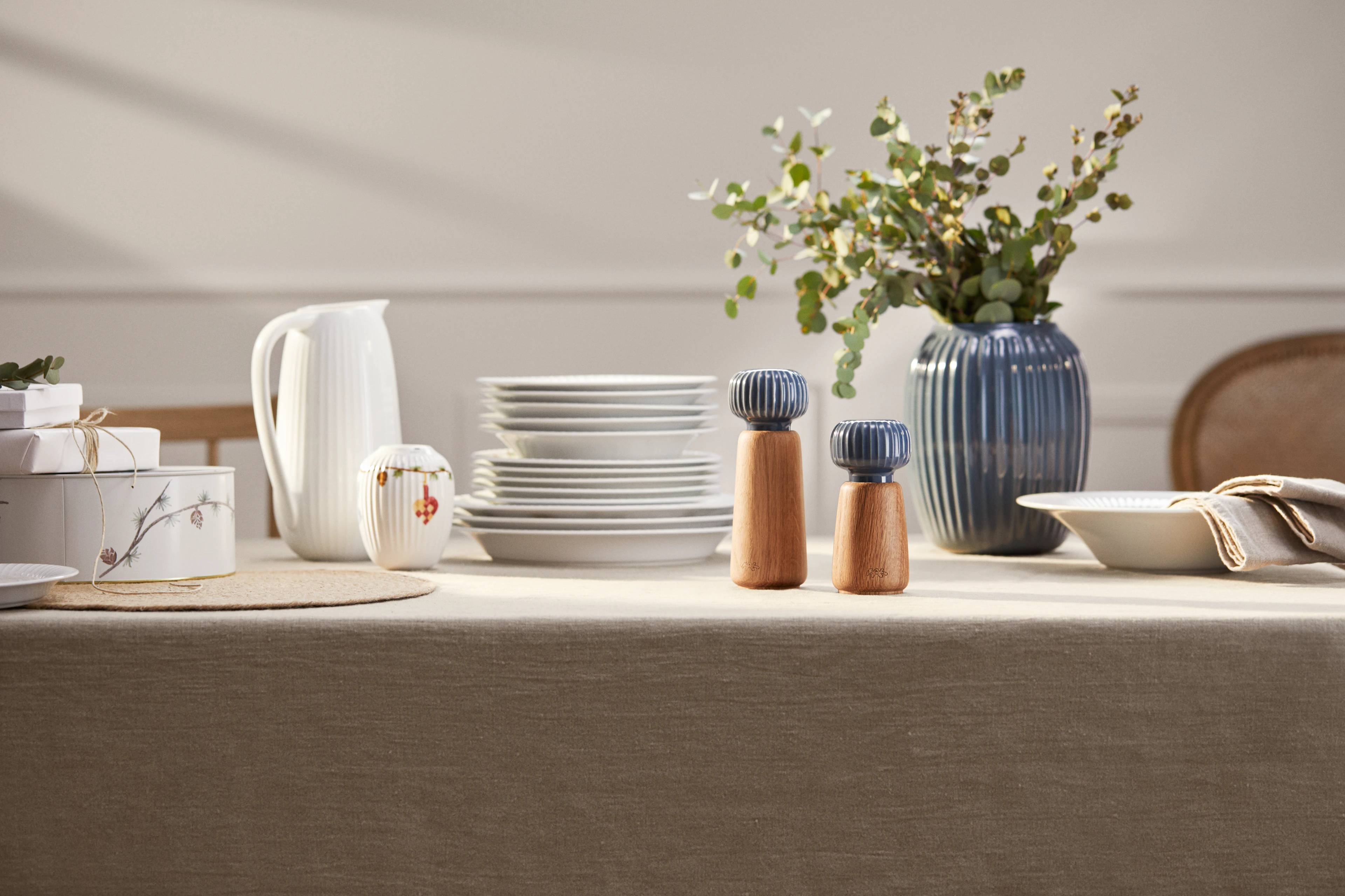 Grinder H18 cm from Kähler  in Anthracite grey color, made of Ceramics