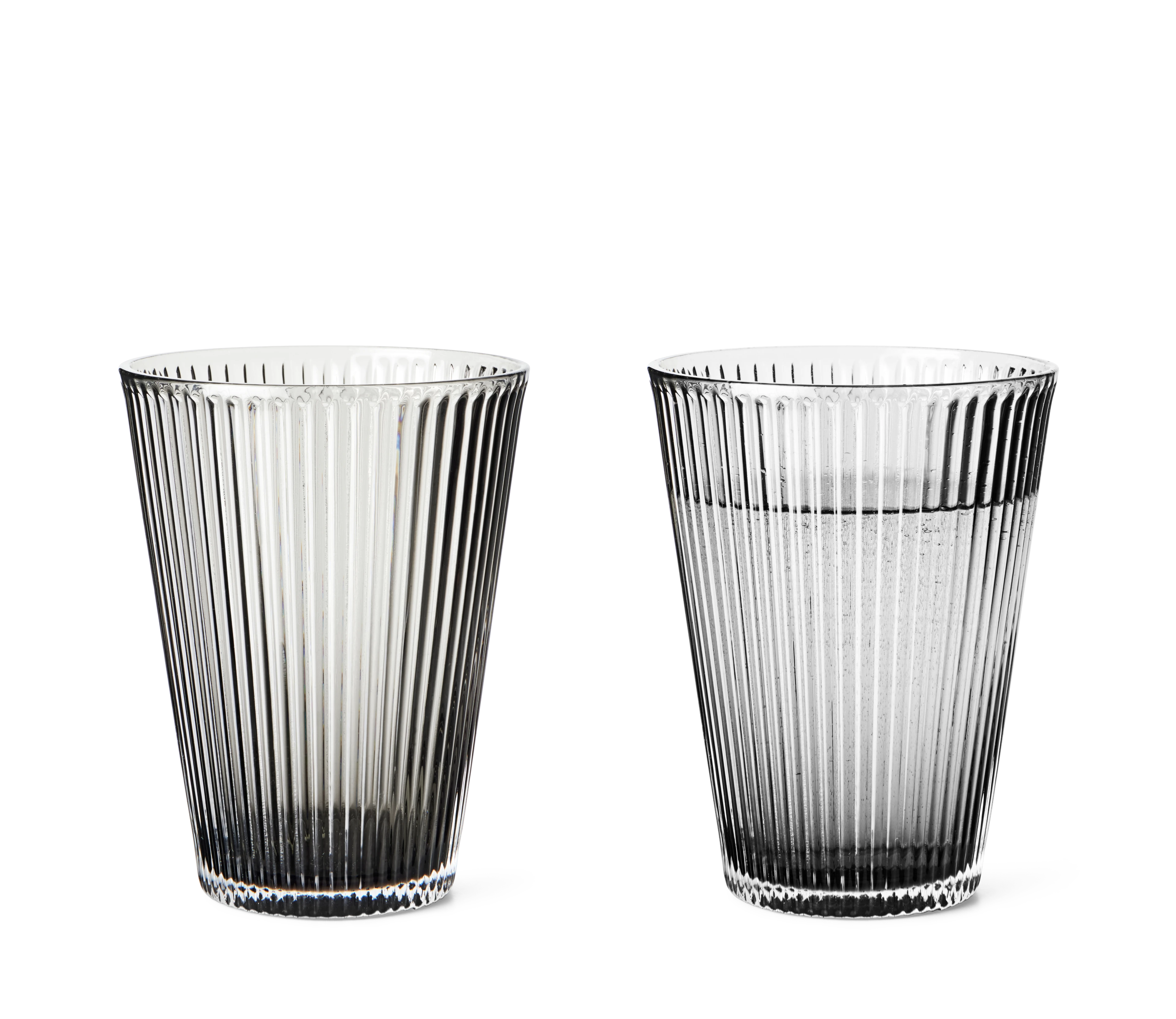 Vandglas 36 cl 2 stk. fra Rosendahl i farven Smoke, lavet af Glas