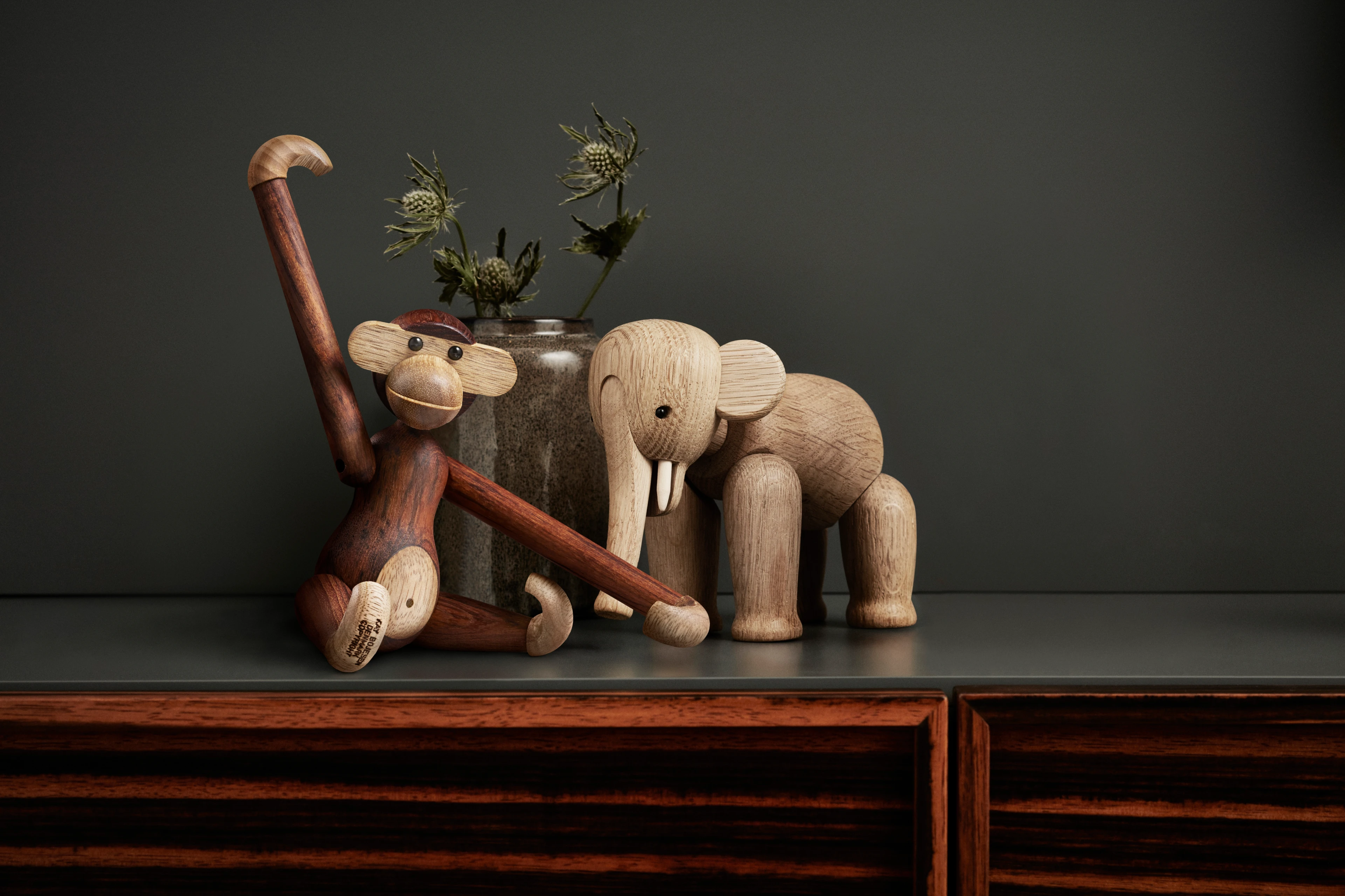 Elefant klein von Kay Bojesen in der Farbe Eiche, hergestellt aus Holz